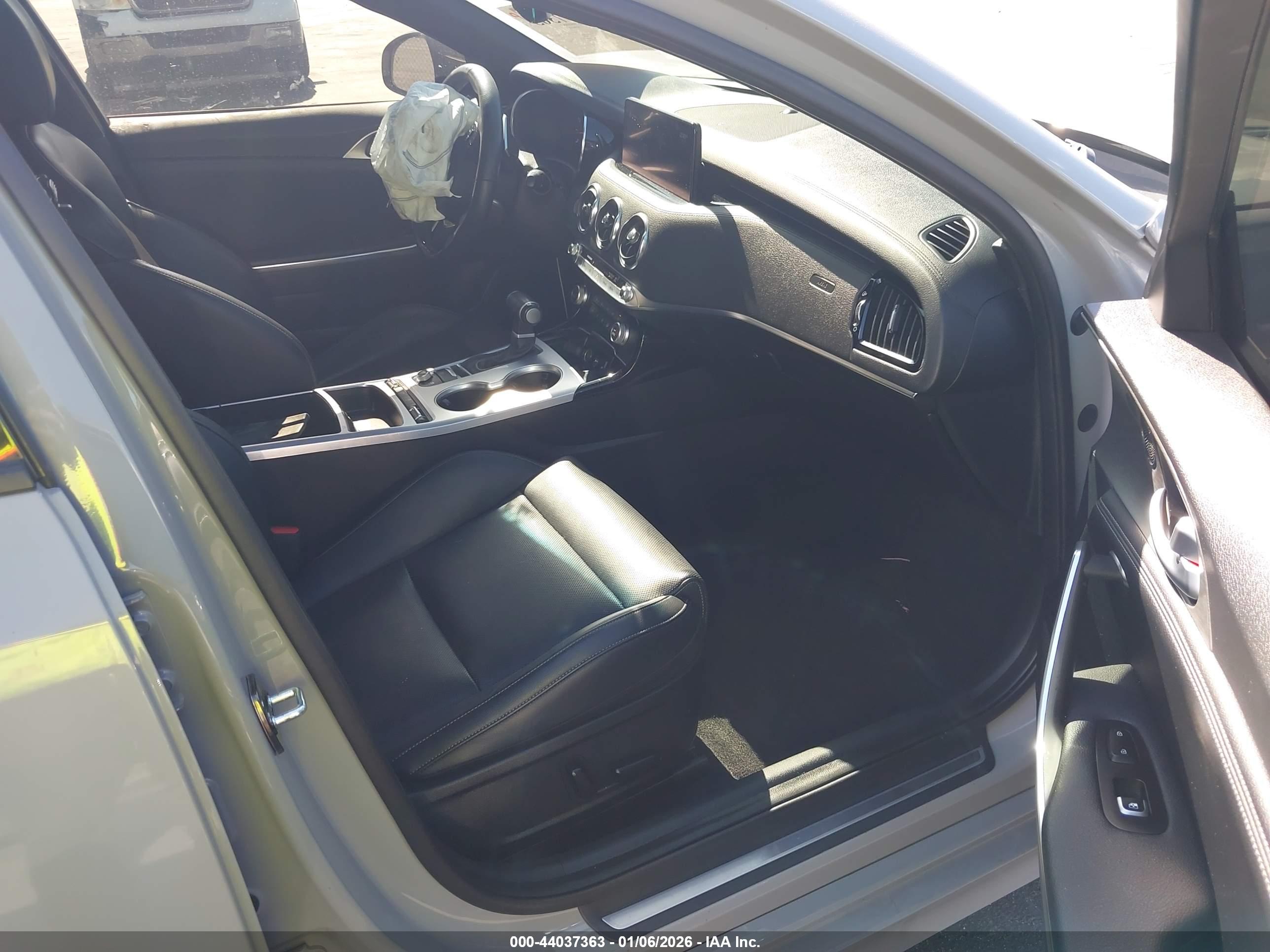 KIA STINGER image 5