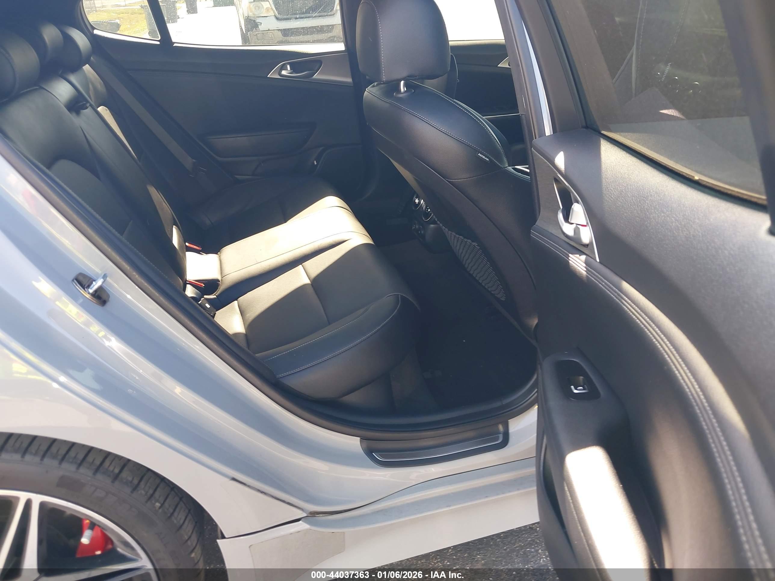 KIA STINGER image 8