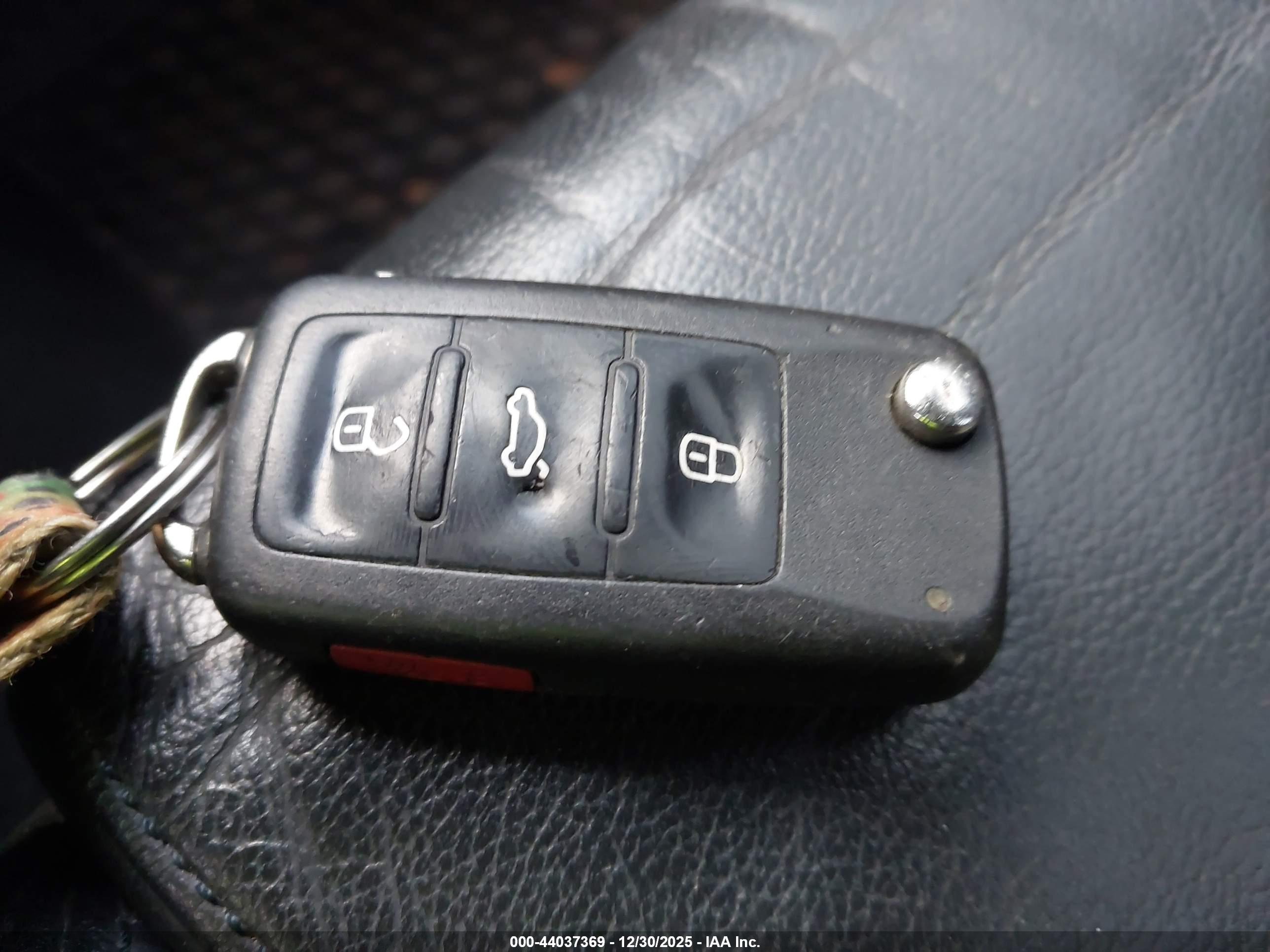 VOLKSWAGEN GTI image 11