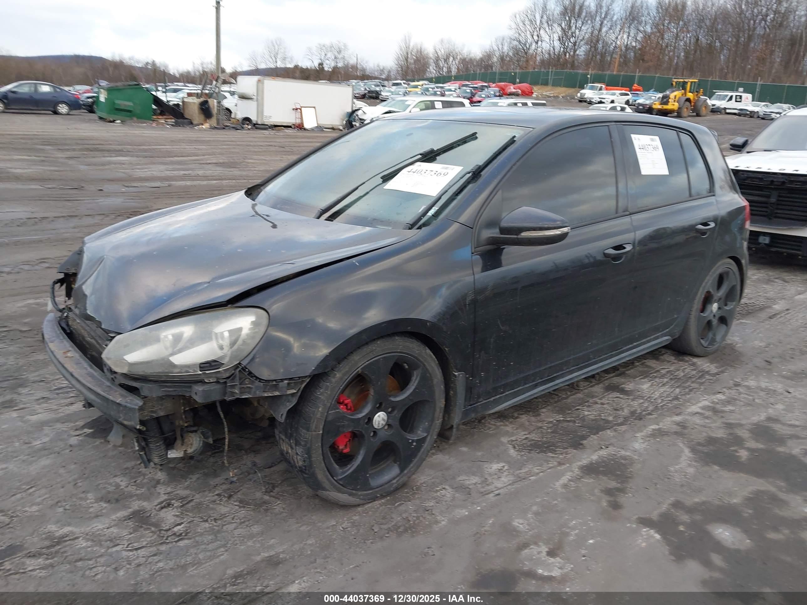 VOLKSWAGEN GTI image 2