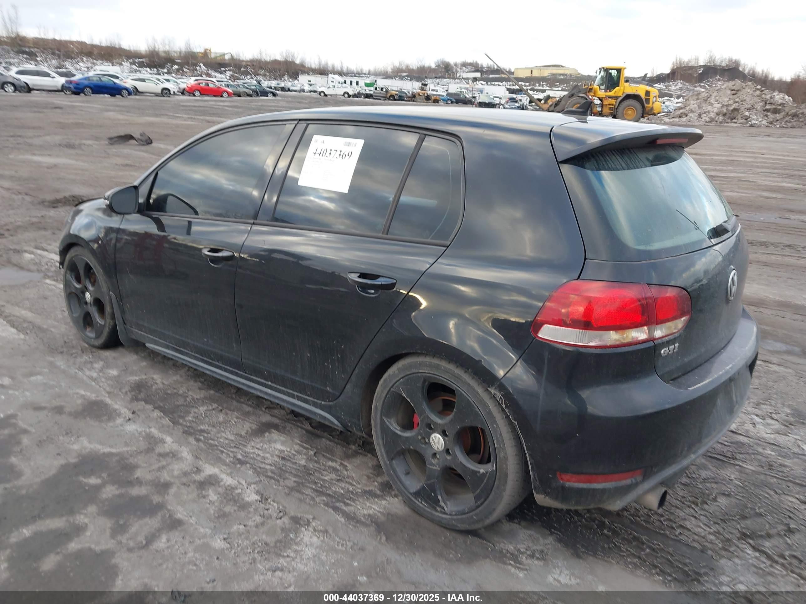 VOLKSWAGEN GTI image 3