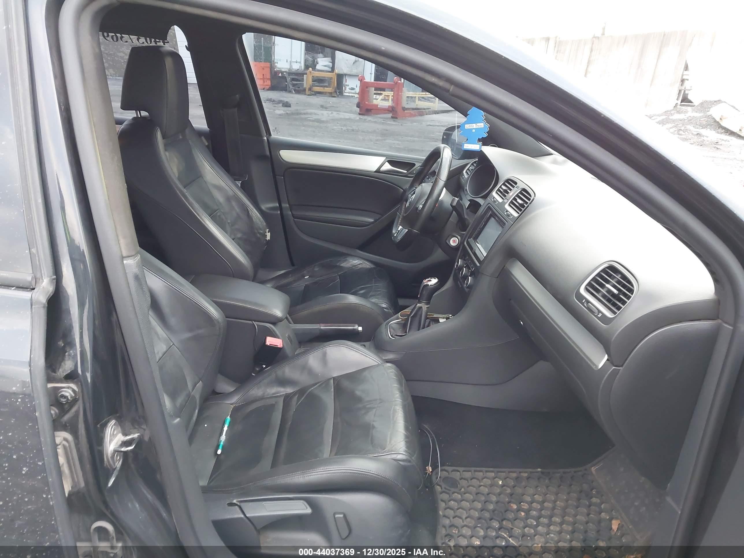 VOLKSWAGEN GTI image 5