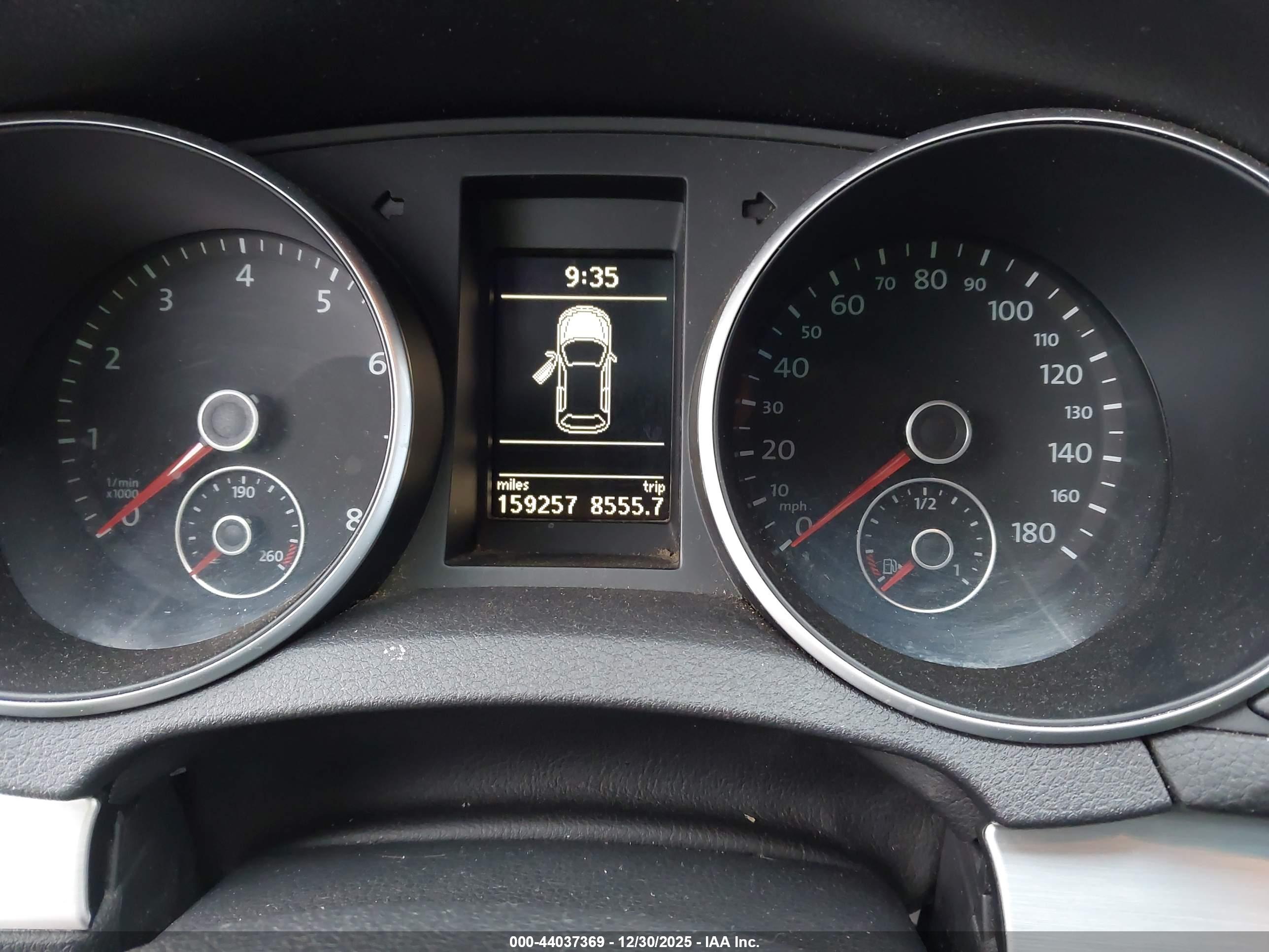 VOLKSWAGEN GTI image 7
