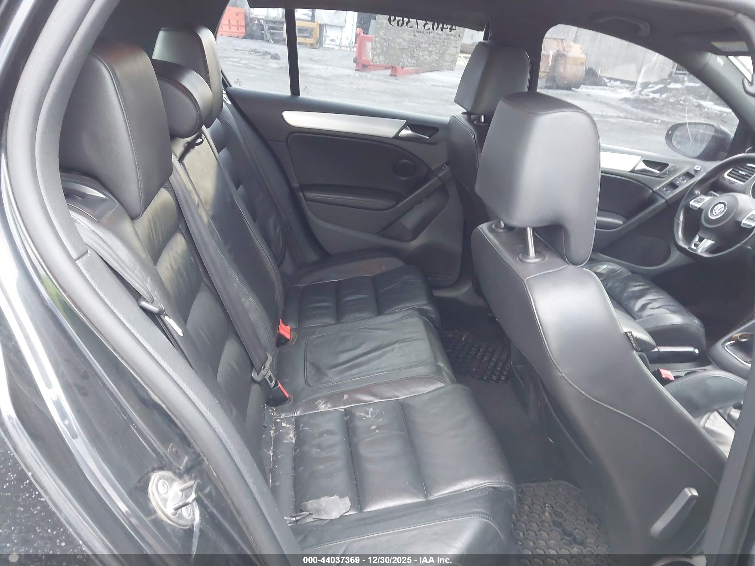 VOLKSWAGEN GTI image 8