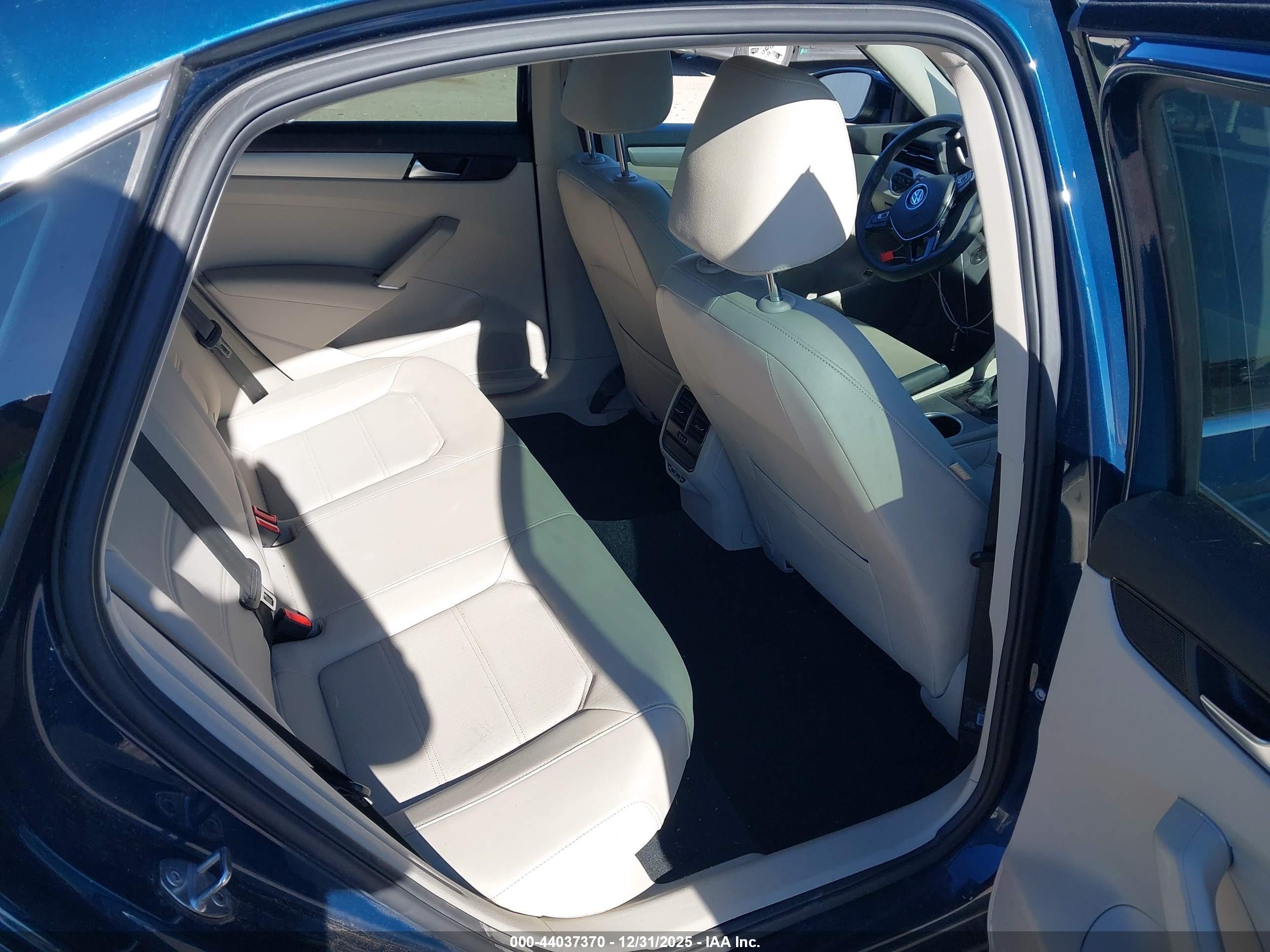 VOLKSWAGEN PASSAT image 8