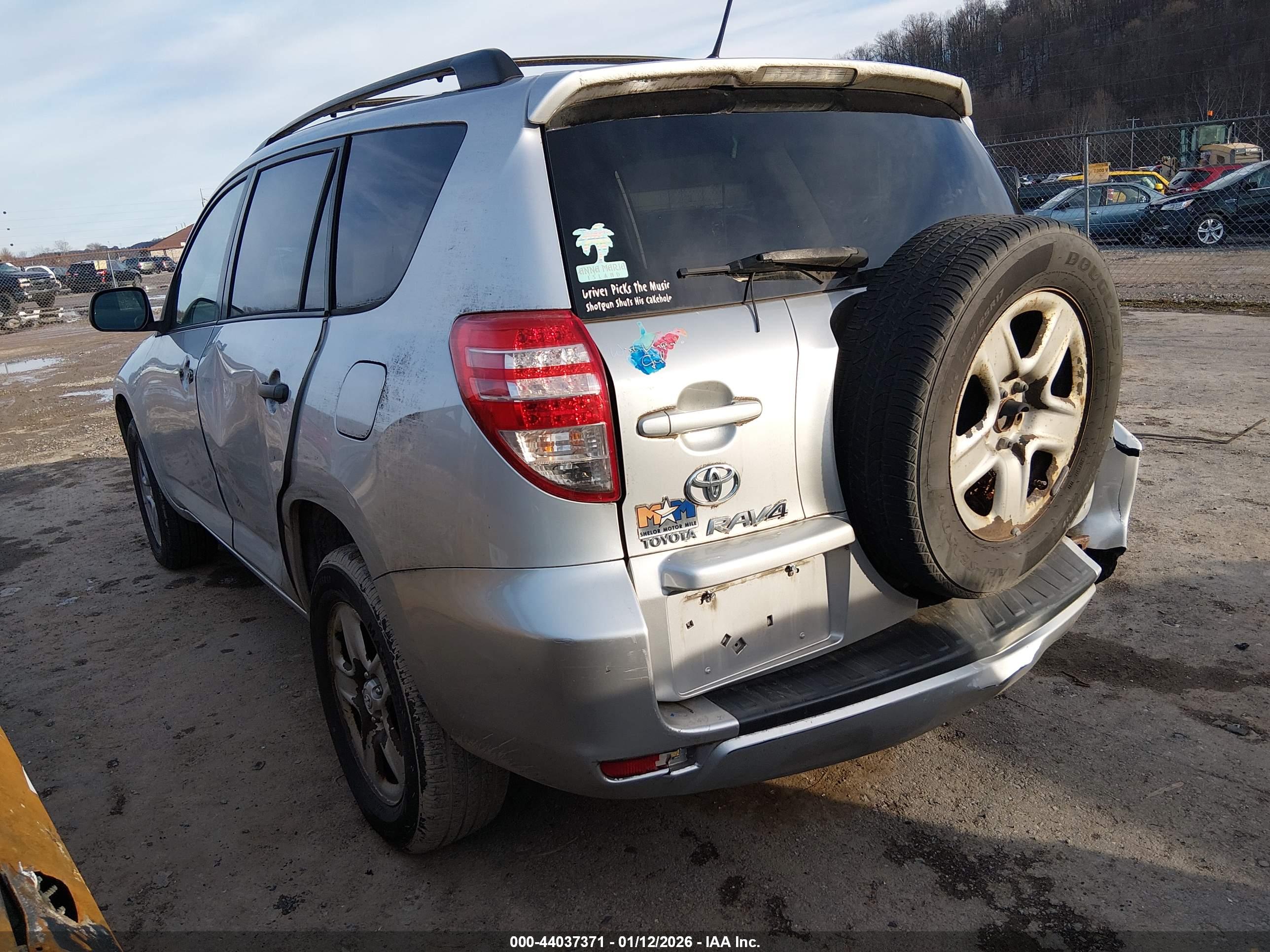 TOYOTA RAV4 image 3