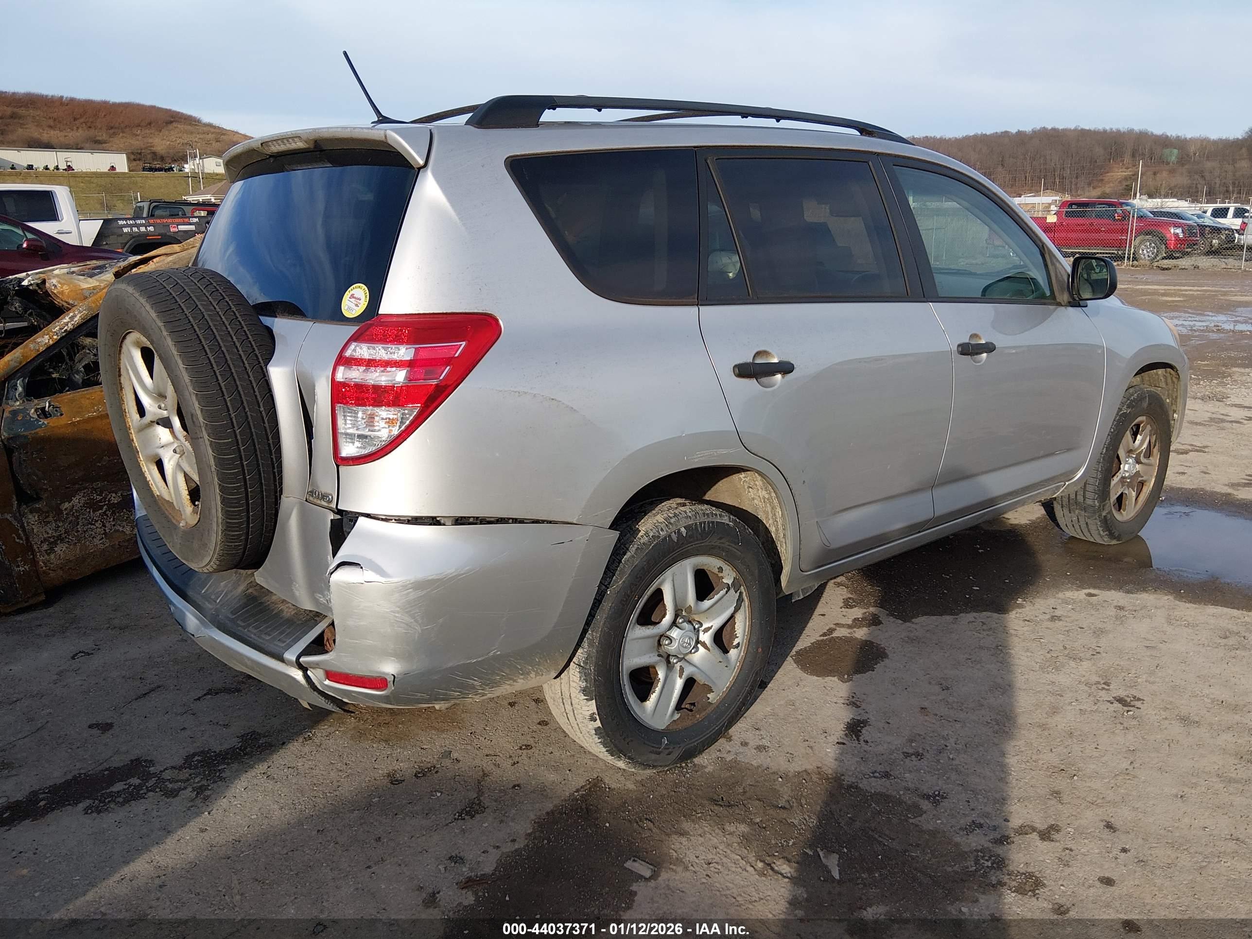 TOYOTA RAV4 image 4