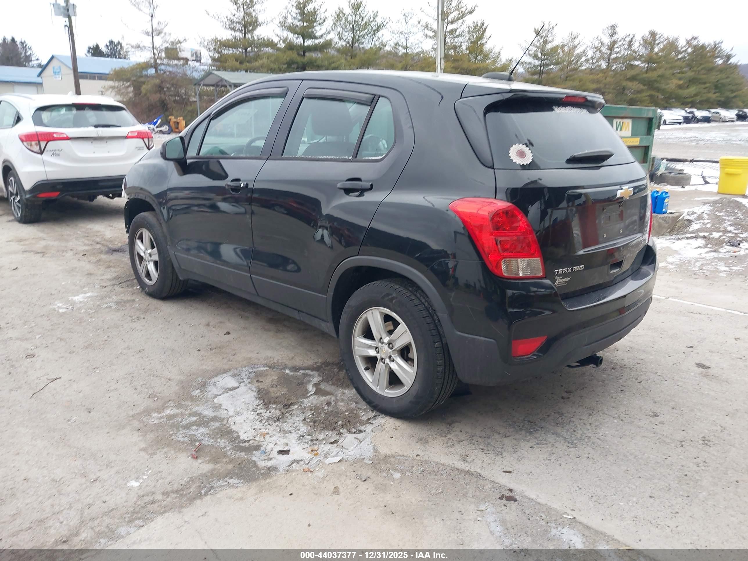 CHEVROLET TRAX image 3