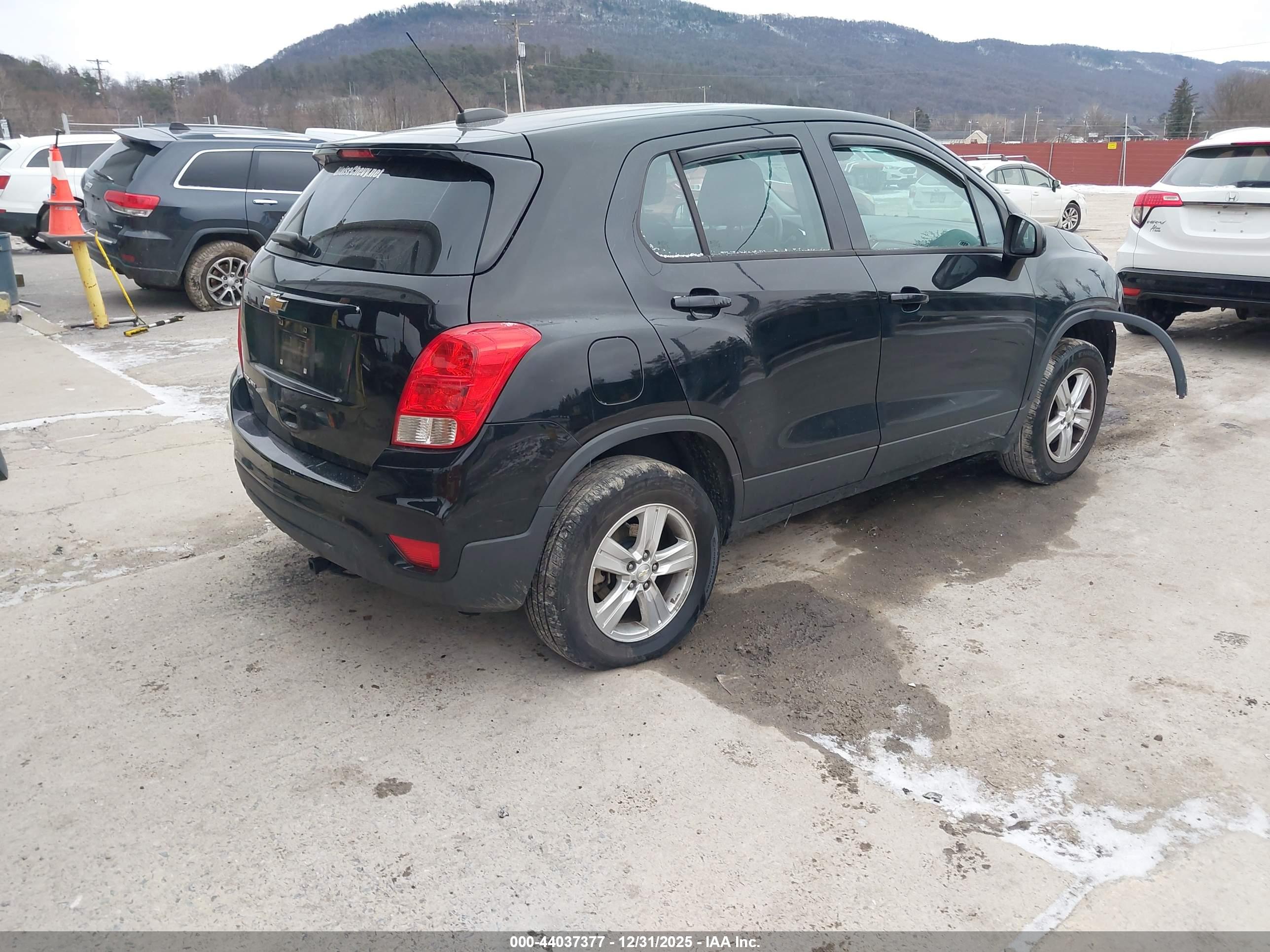 CHEVROLET TRAX image 4
