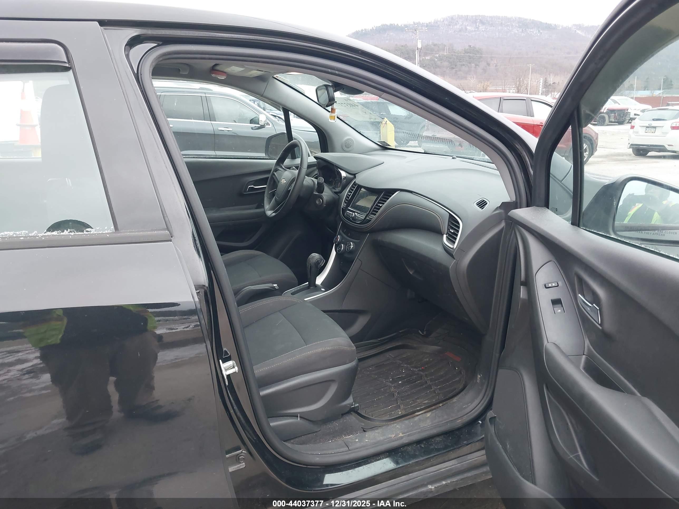 CHEVROLET TRAX image 5