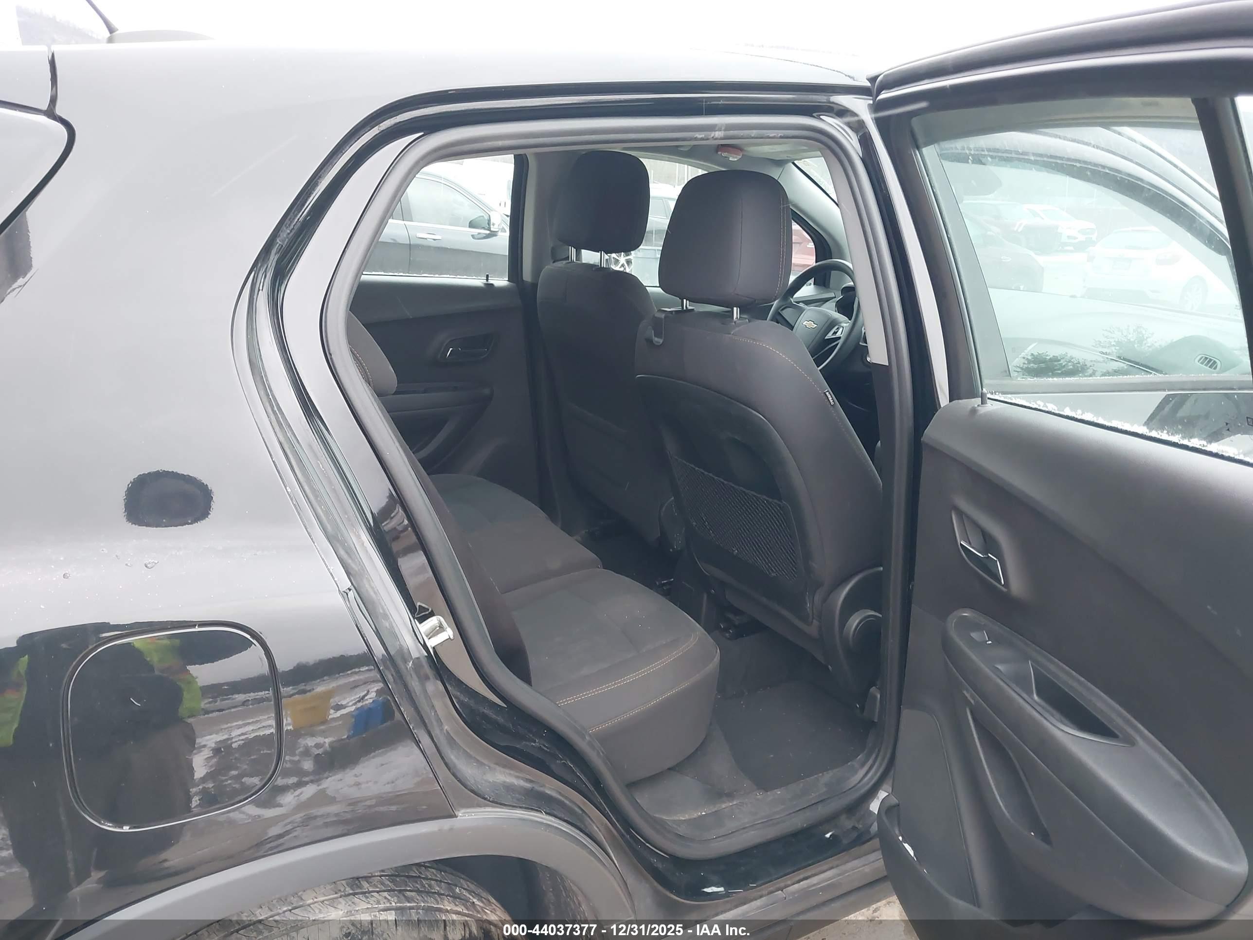 CHEVROLET TRAX image 8