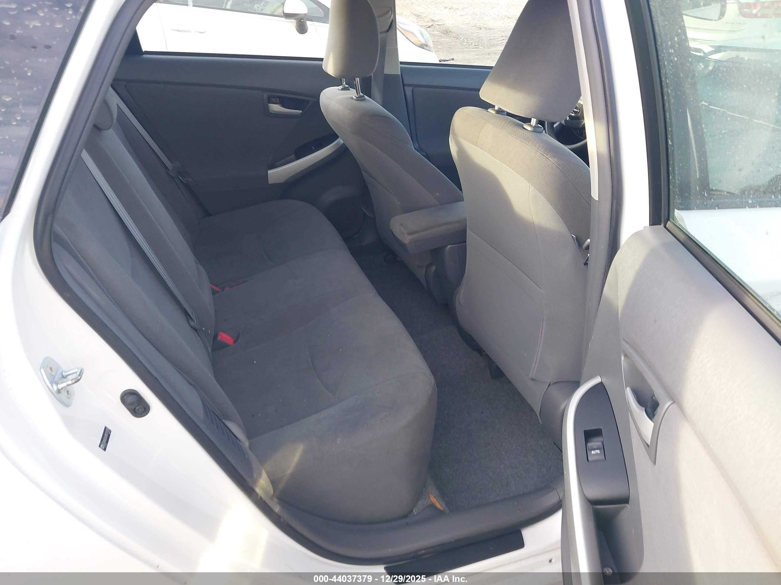 TOYOTA PRIUS image 8