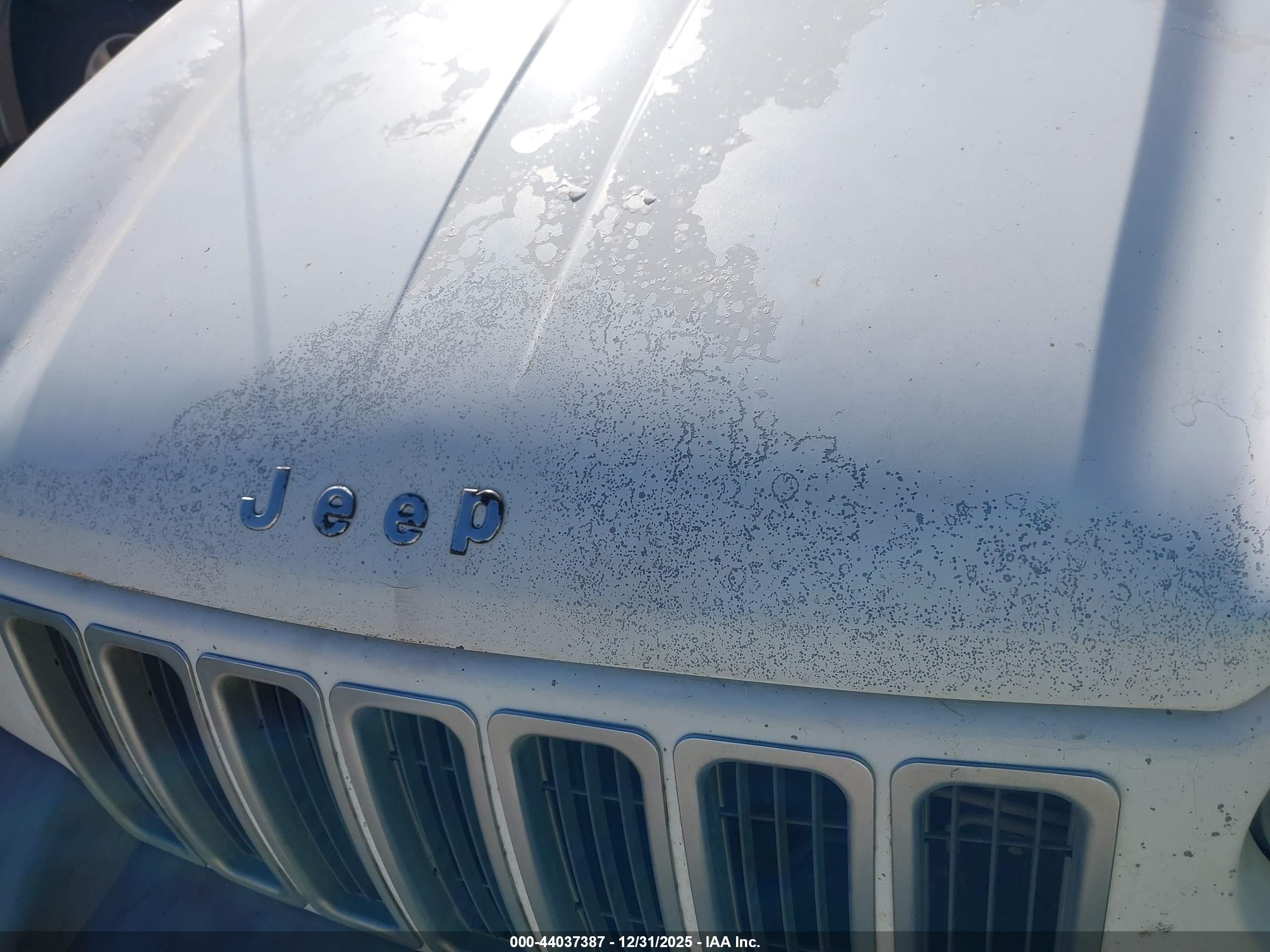 JEEP LIBERTY image 6