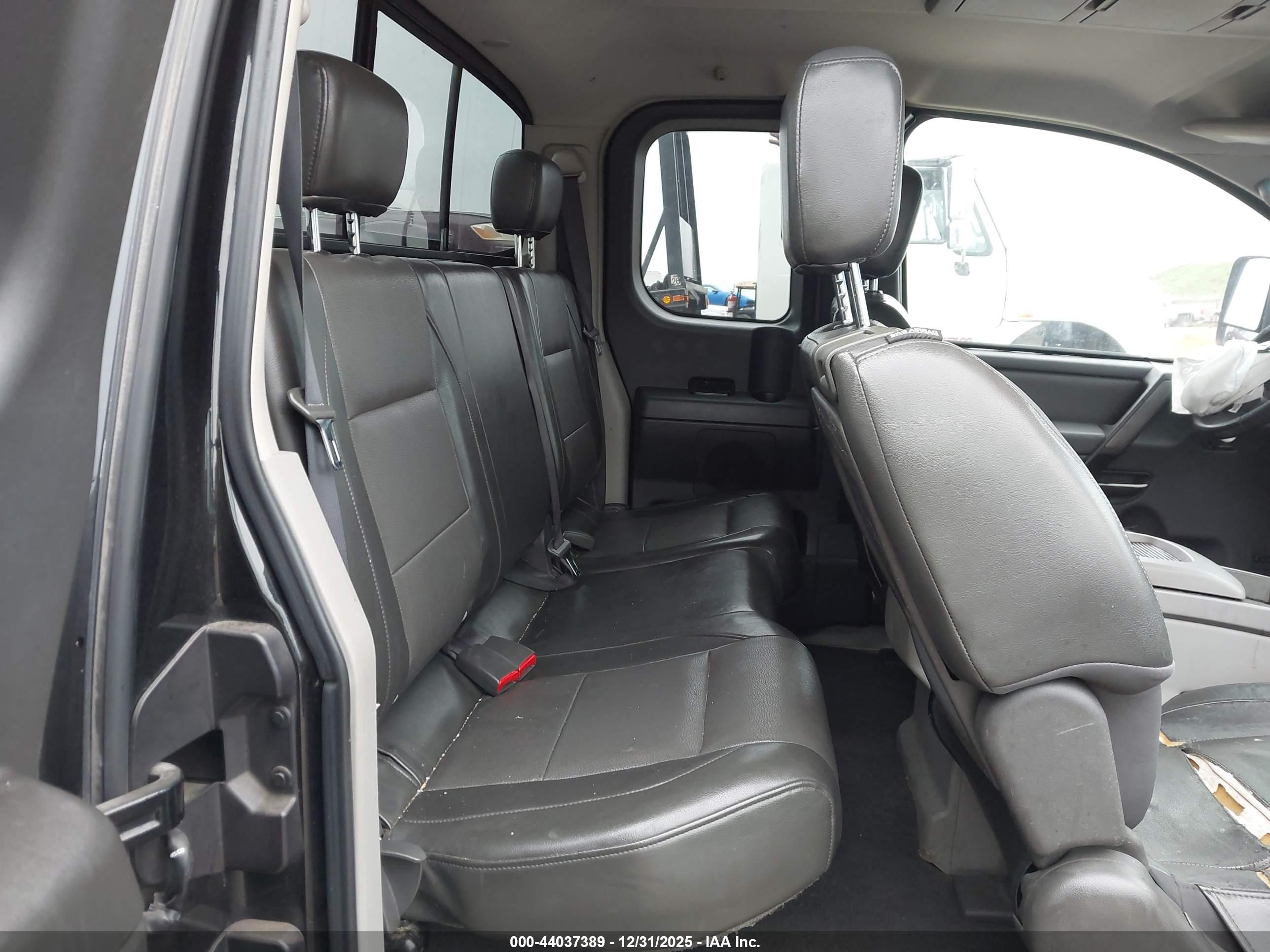 NISSAN TITAN image 8