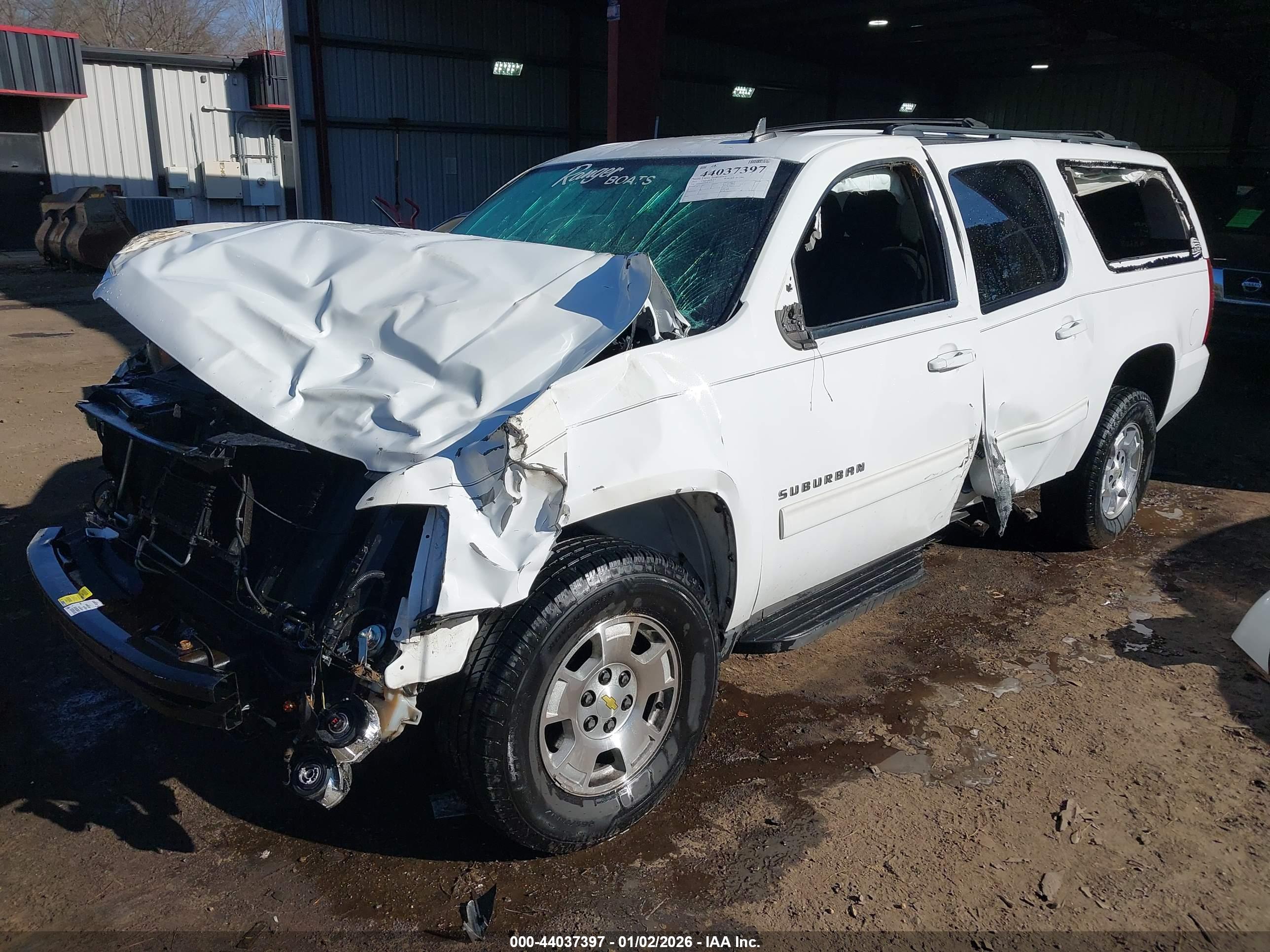 CHEVROLET SUBURBAN image 2