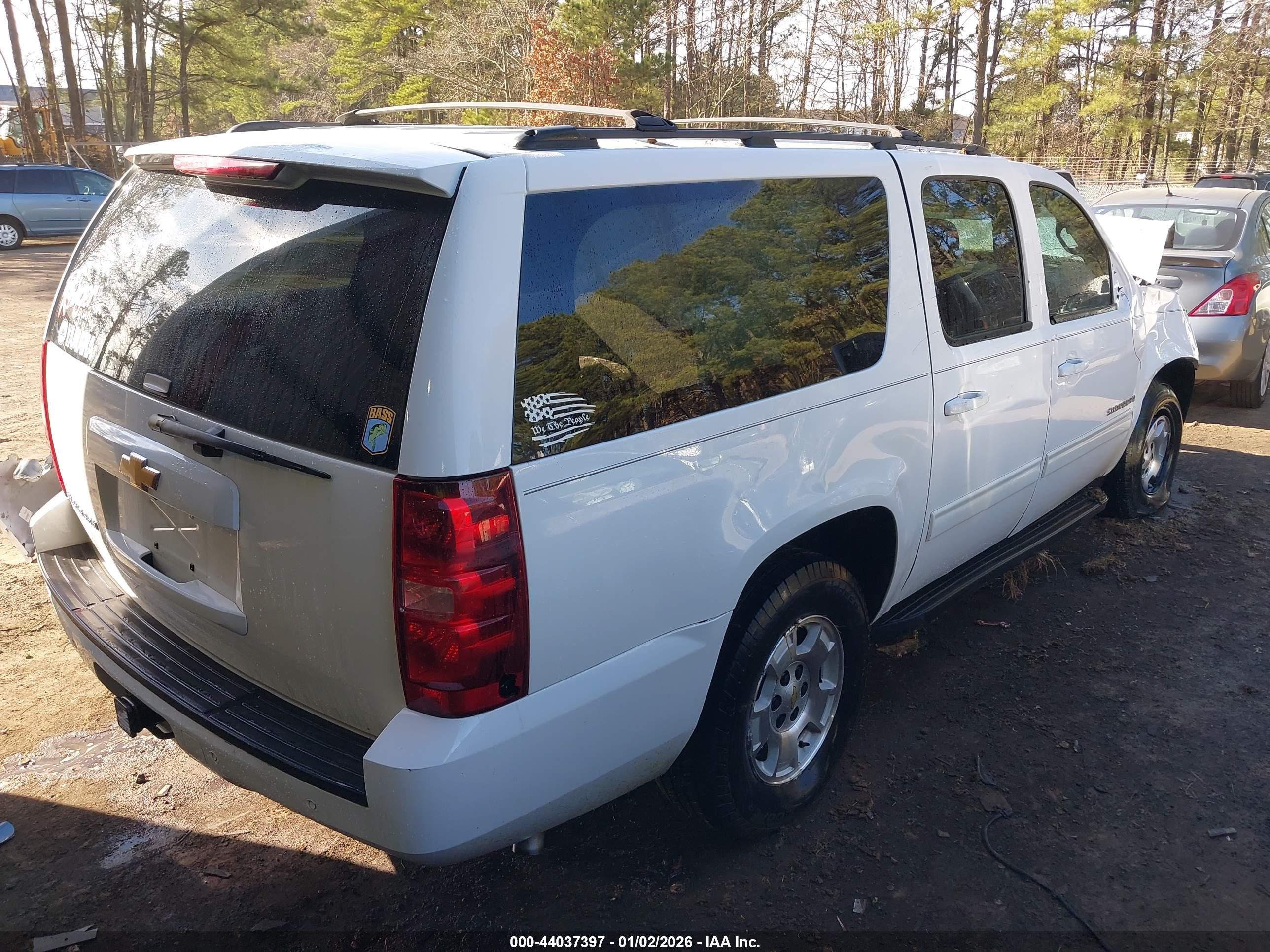 CHEVROLET SUBURBAN image 4