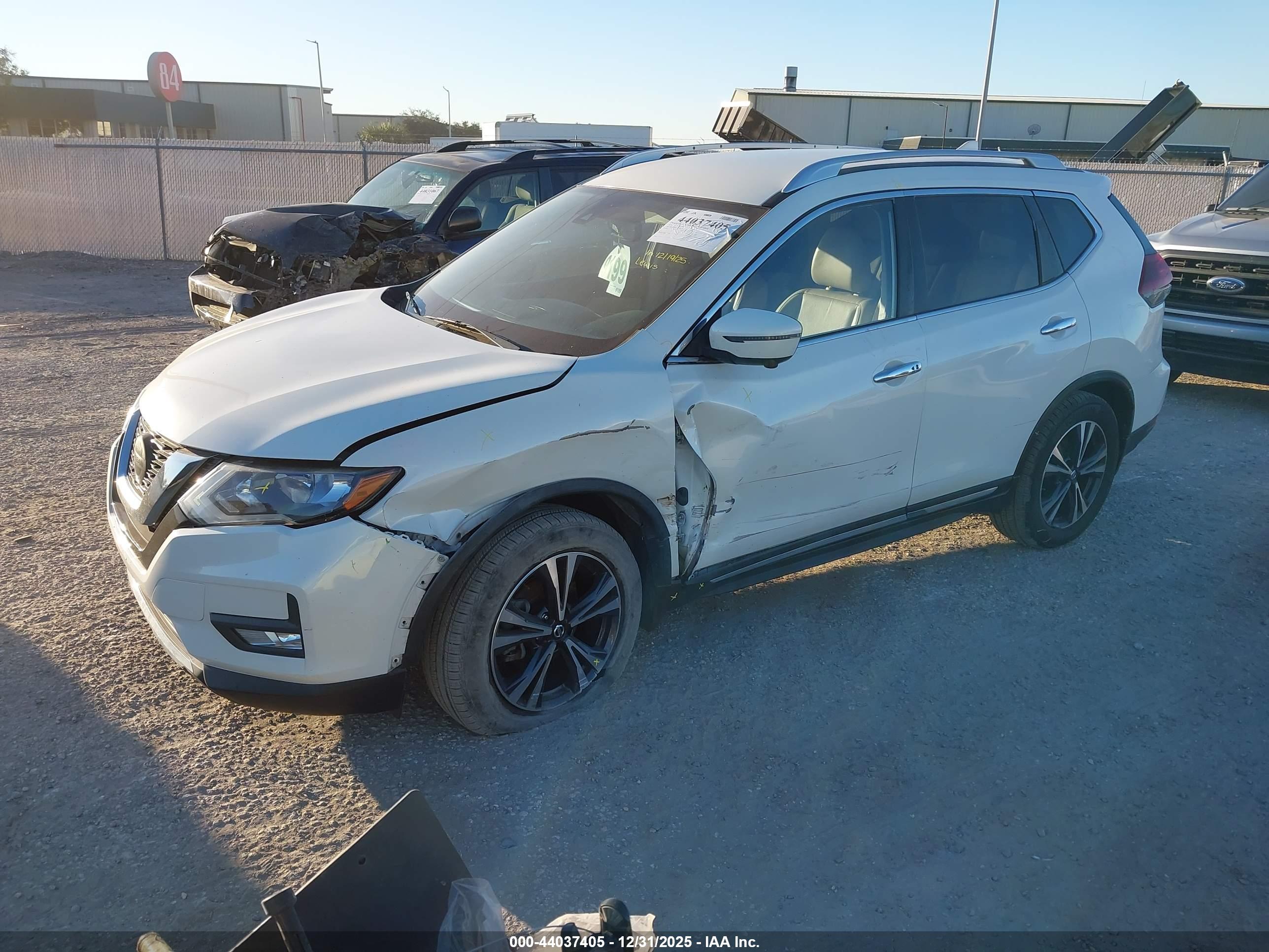 NISSAN ROGUE image 2