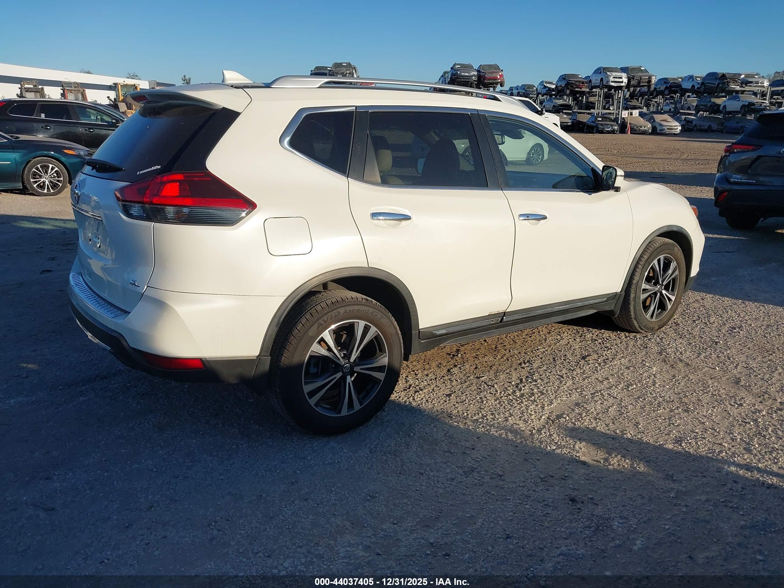 NISSAN ROGUE image 4