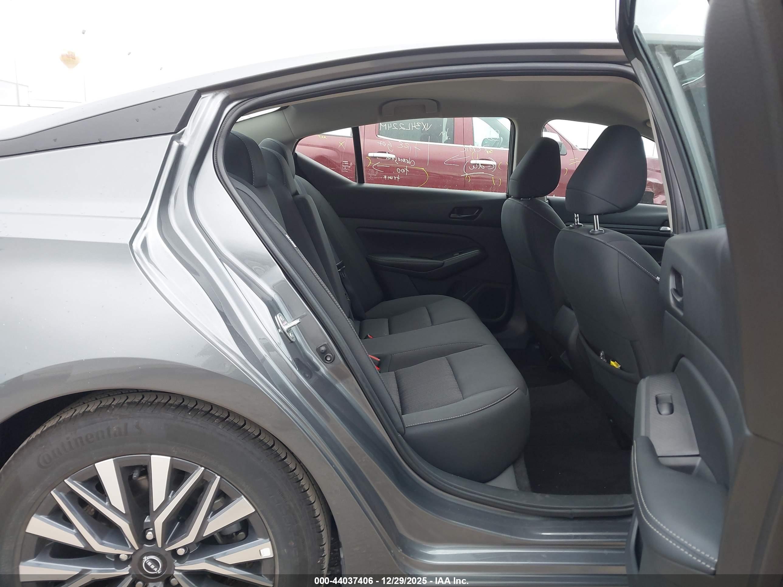 NISSAN ALTIMA image 8