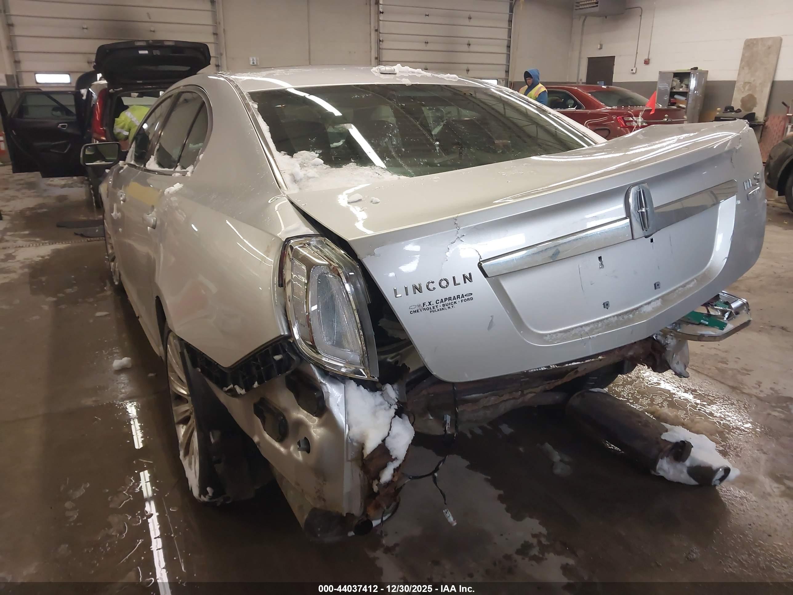 LINCOLN MKS image 3