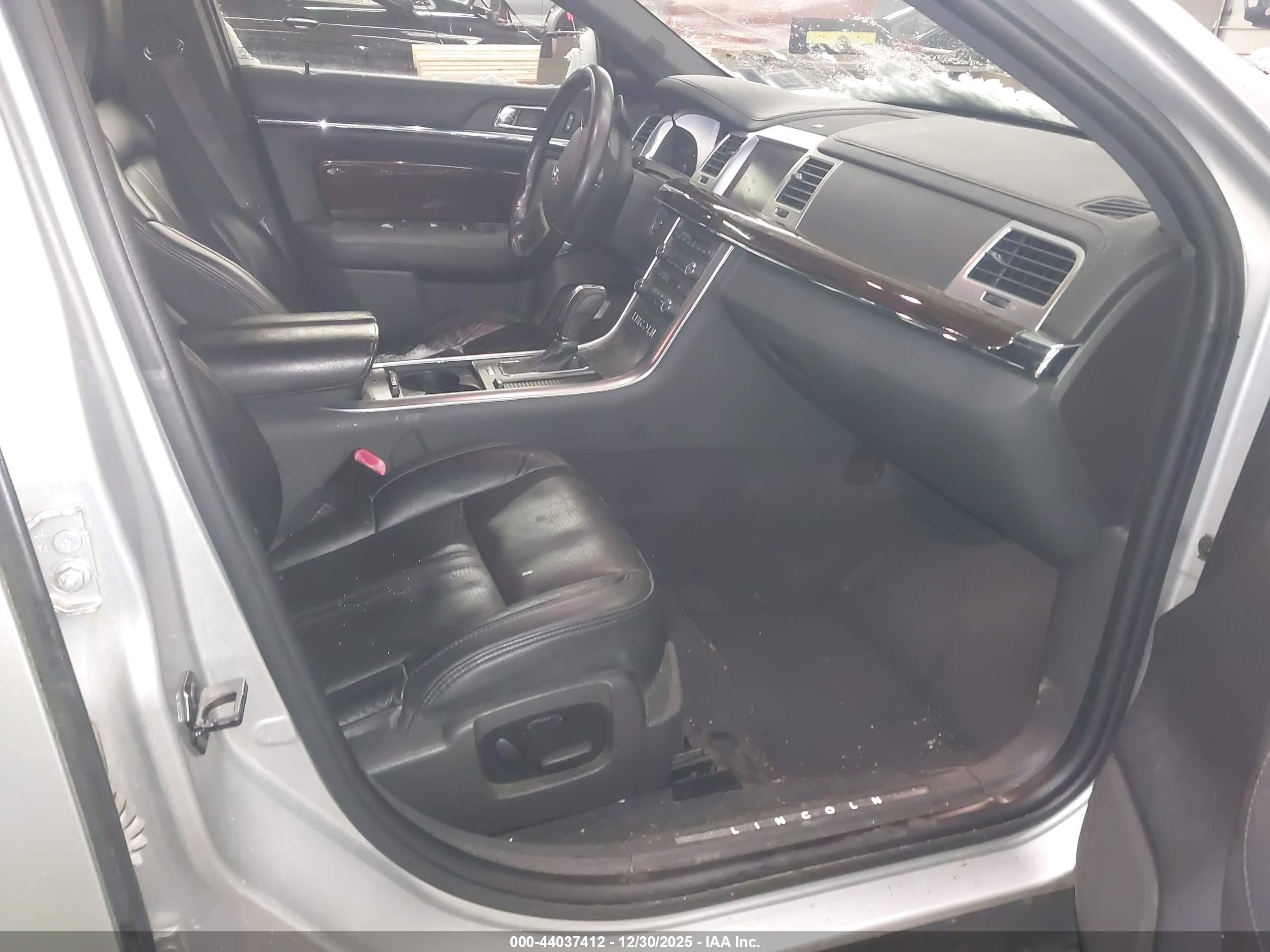 LINCOLN MKS image 5