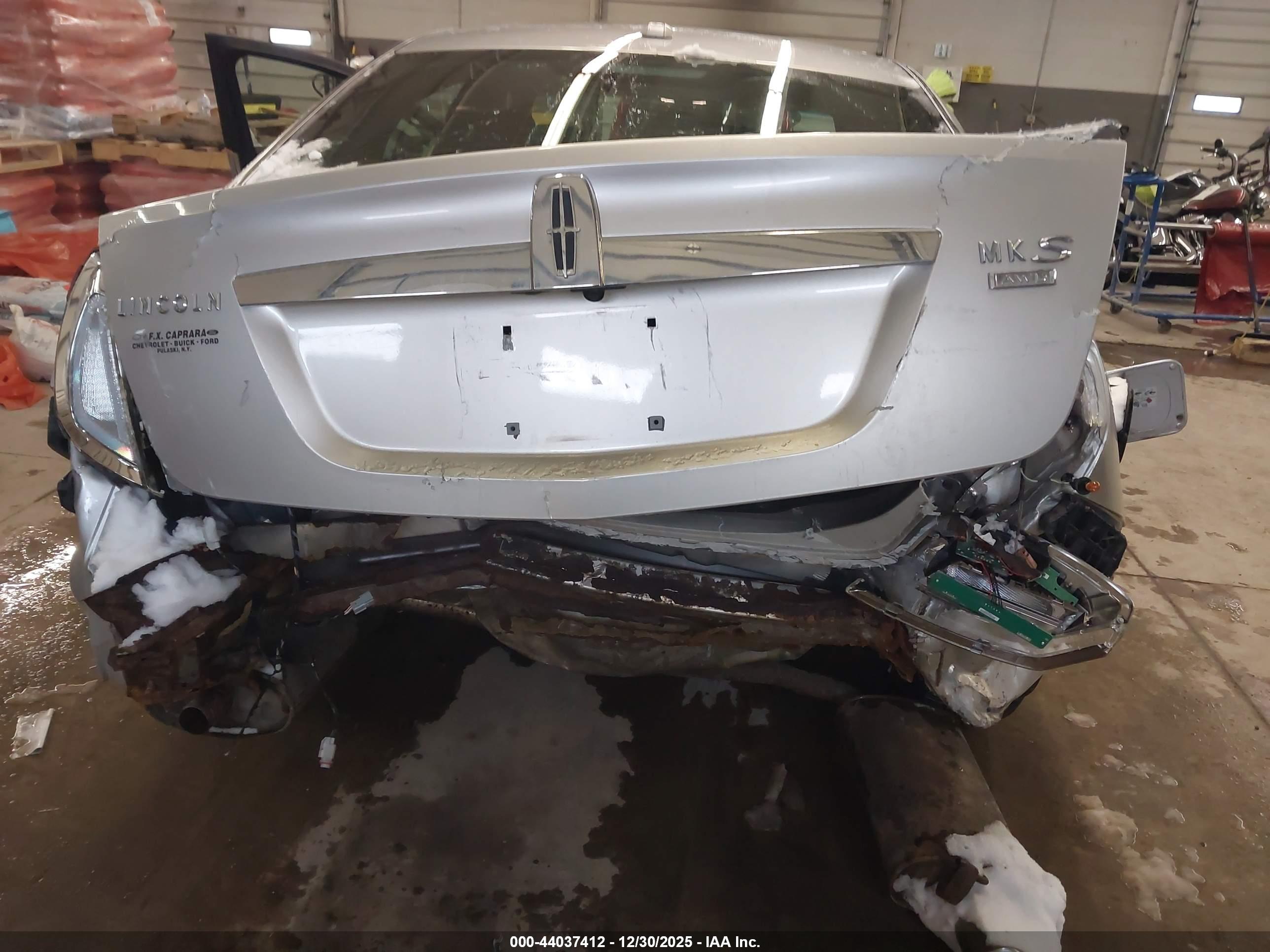 LINCOLN MKS image 6