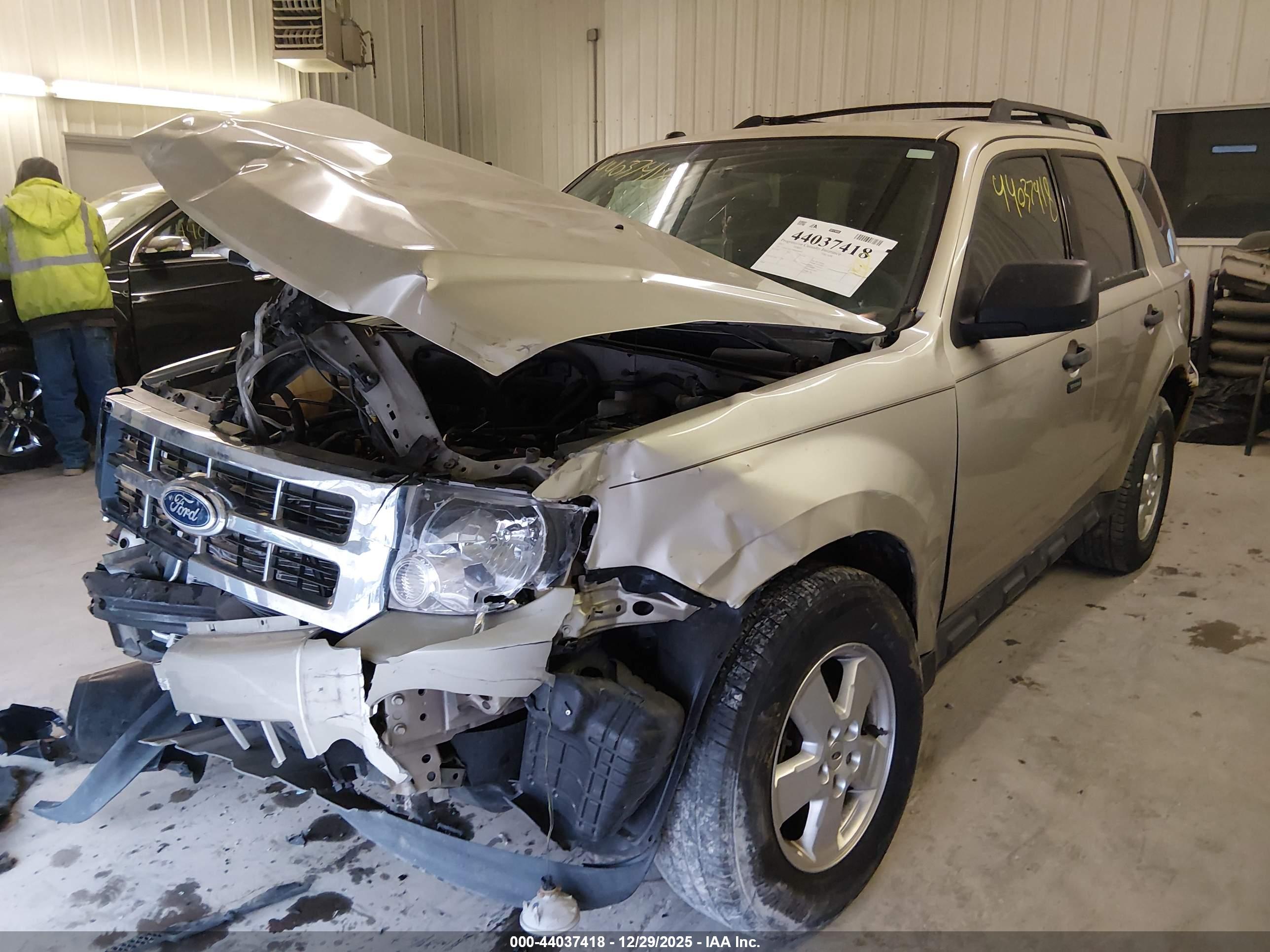 FORD ESCAPE image 2
