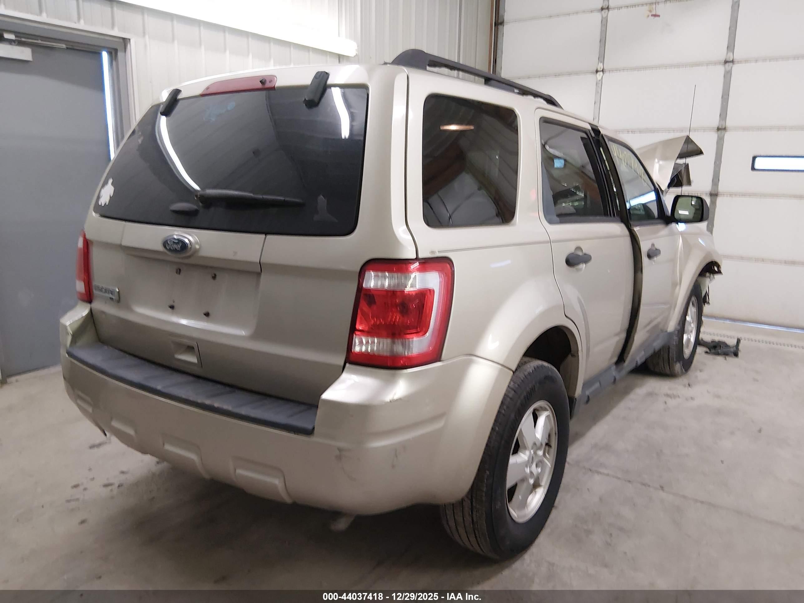 FORD ESCAPE image 4