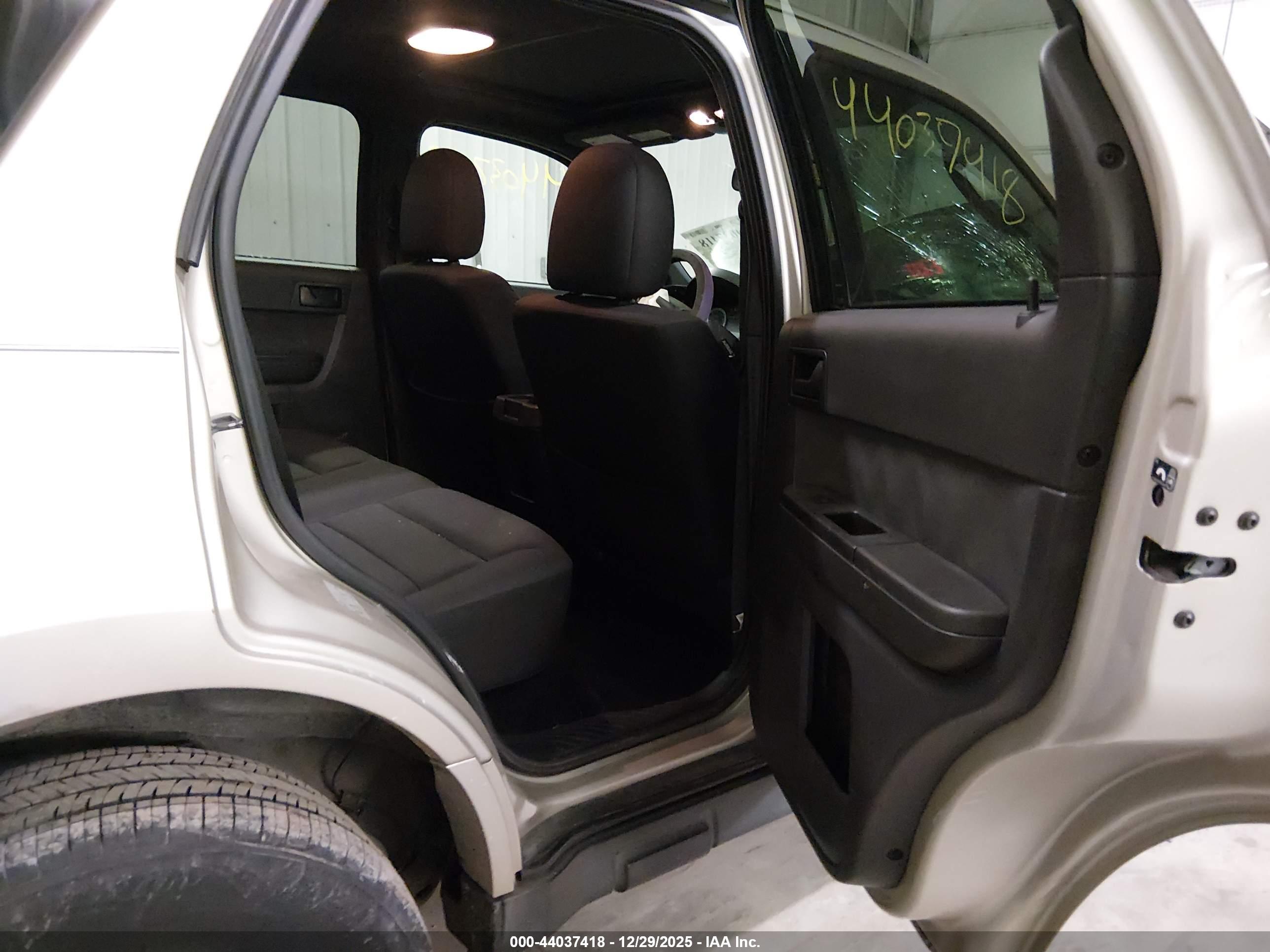 FORD ESCAPE image 8
