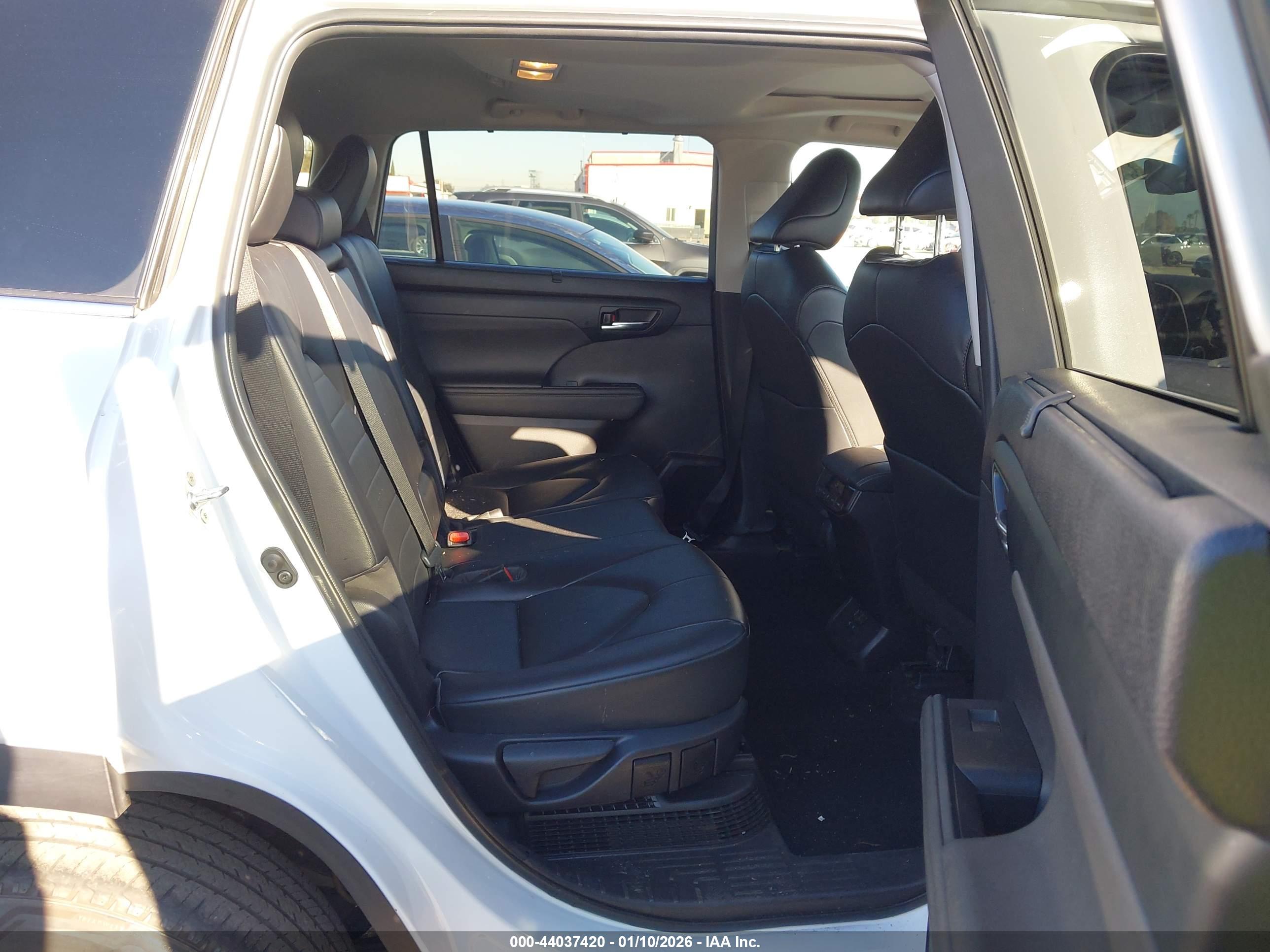 TOYOTA HIGHLANDER image 8