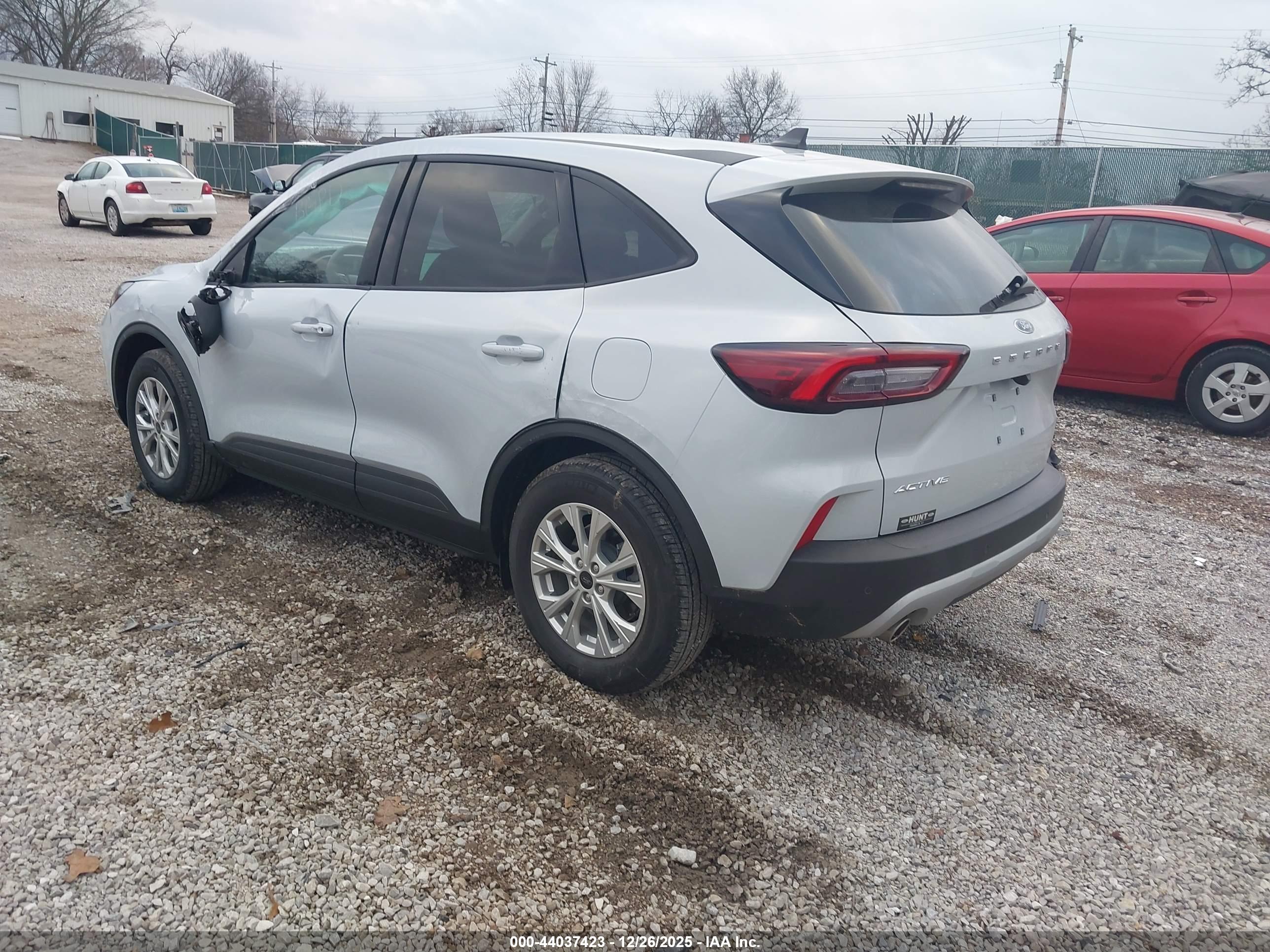 FORD ESCAPE image 3