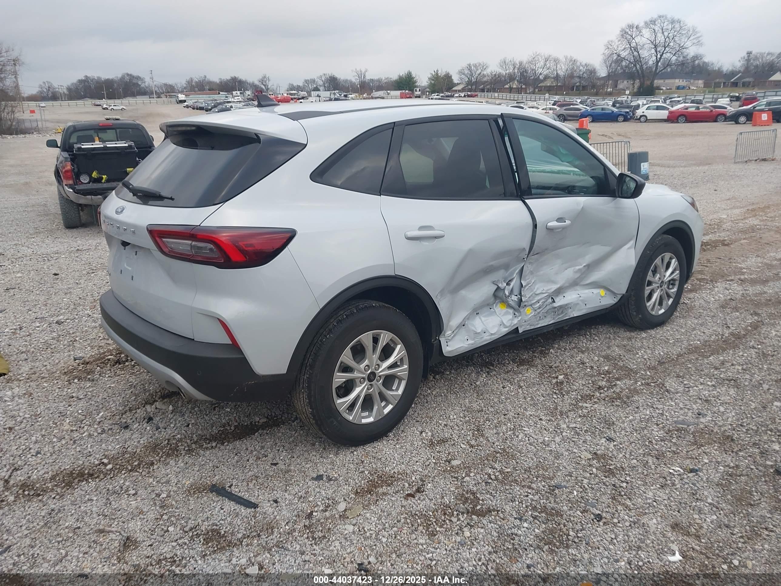 FORD ESCAPE image 4