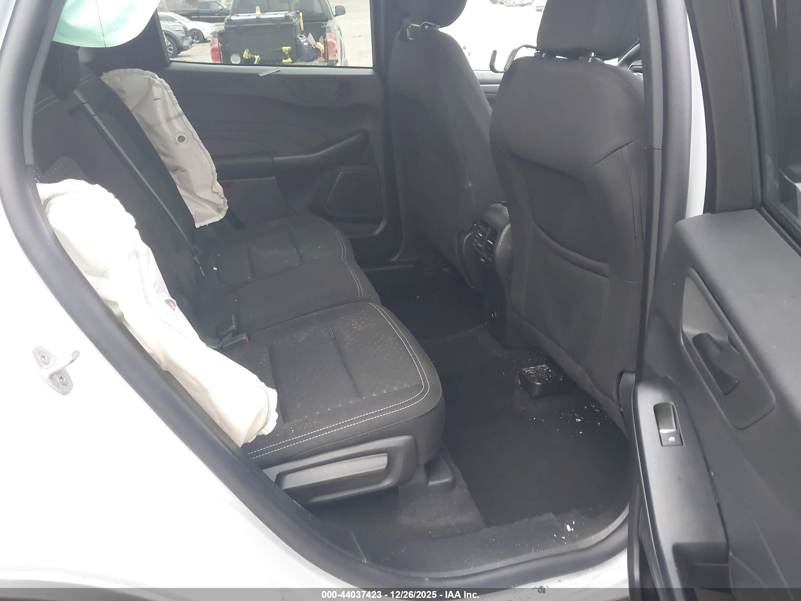 FORD ESCAPE image 8