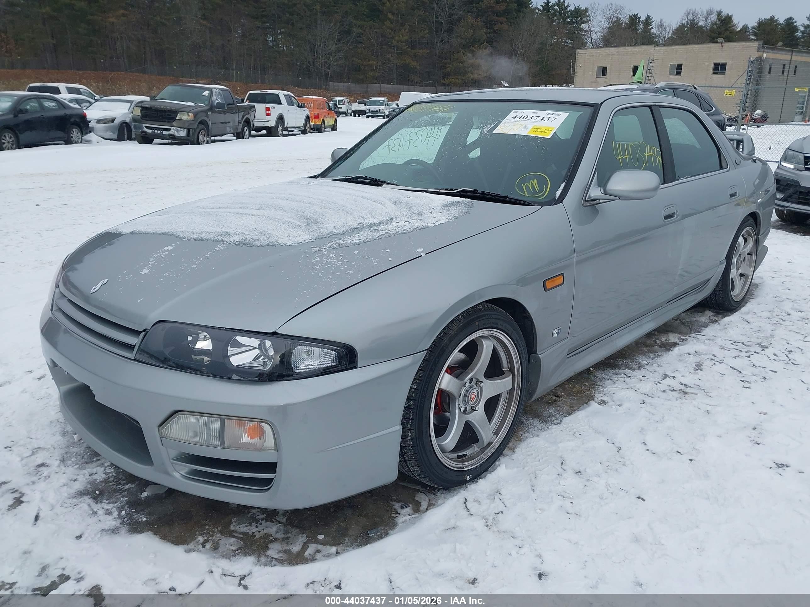 NISSAN SKYLINE image 2