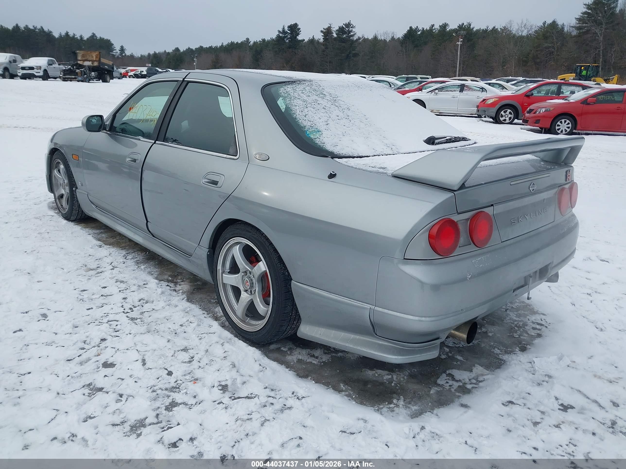 NISSAN SKYLINE image 3