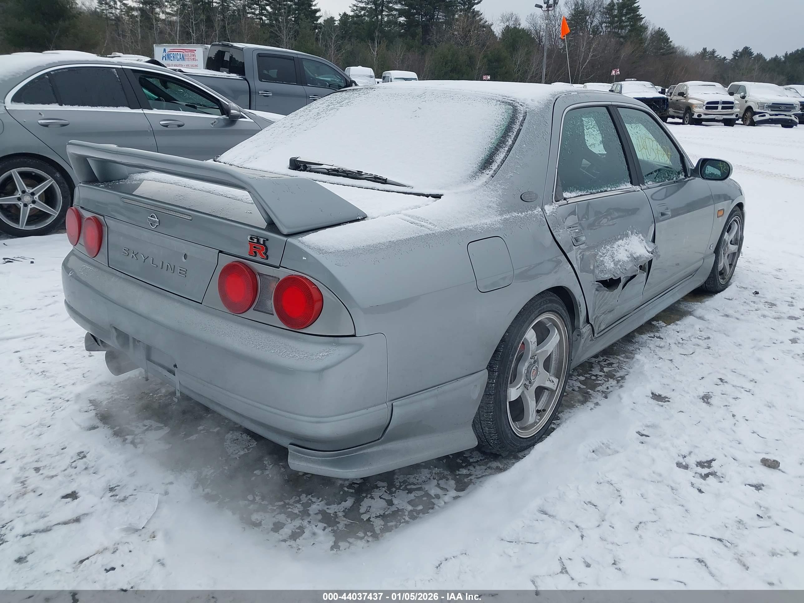 NISSAN SKYLINE image 4
