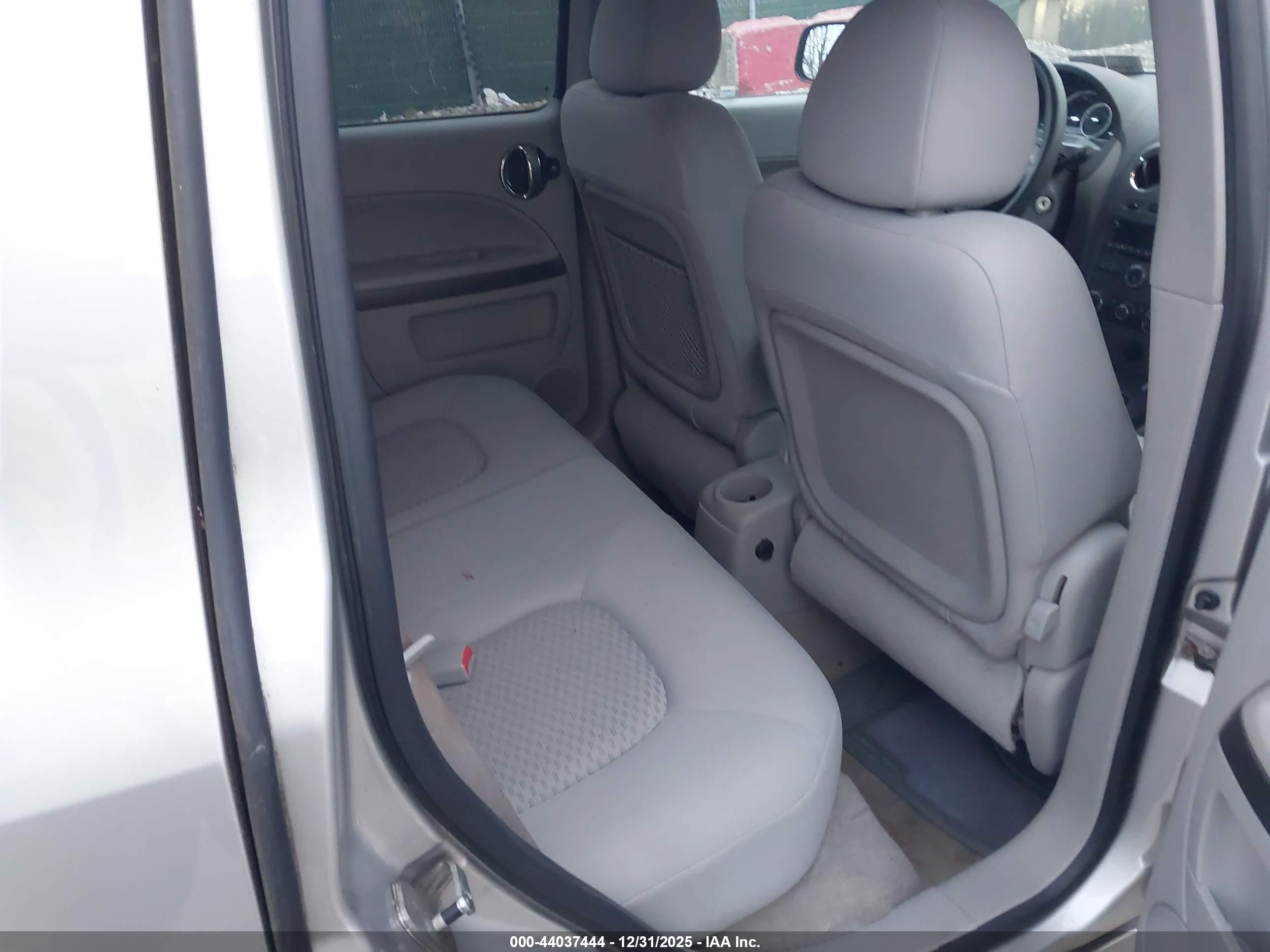 CHEVROLET HHR image 8
