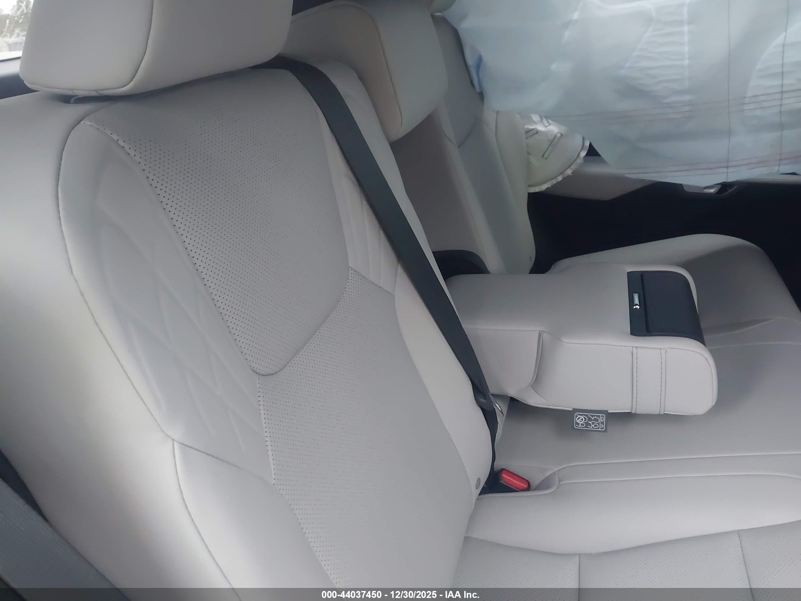 LEXUS RX image 8