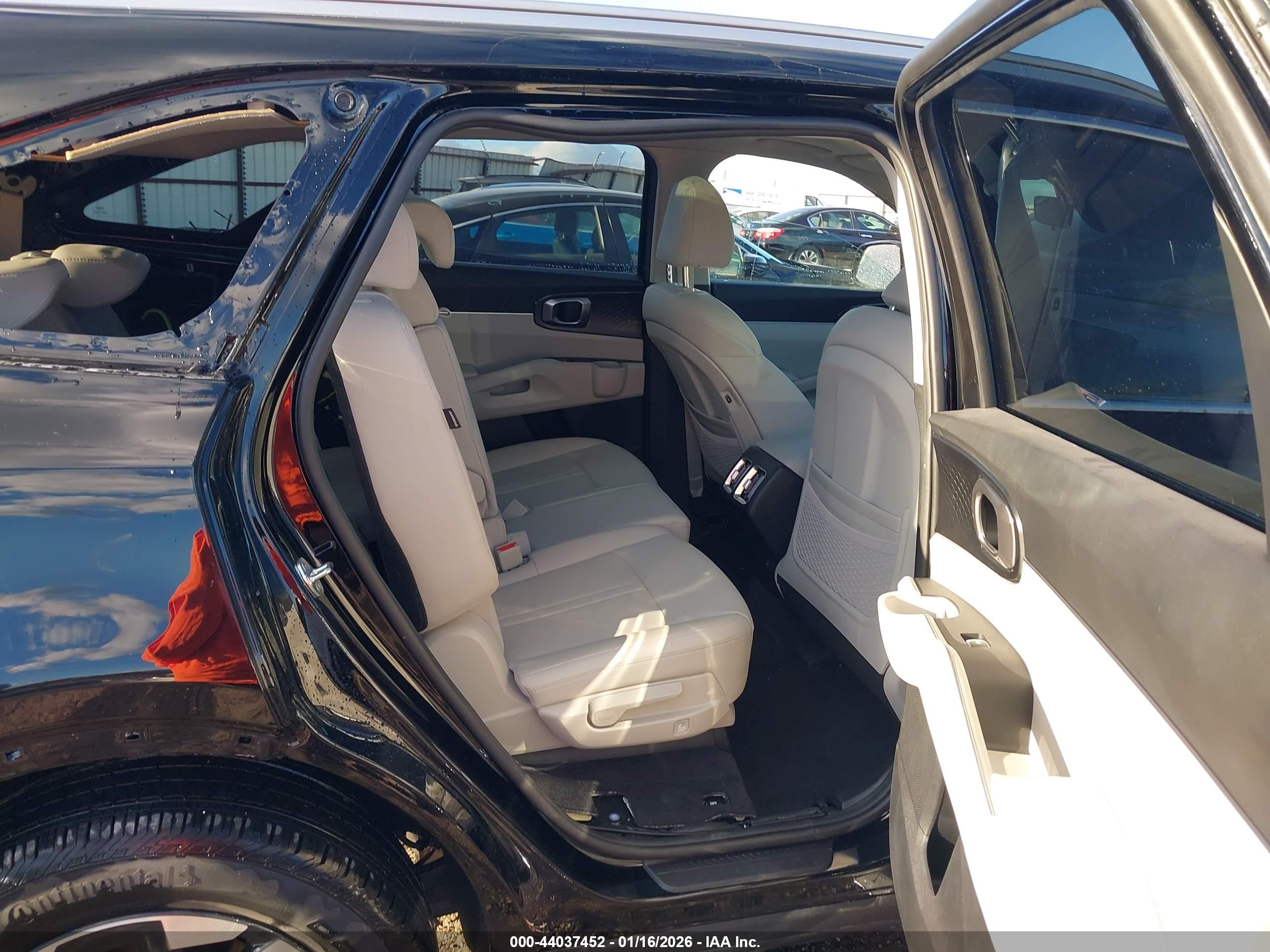 KIA SORENTO image 8