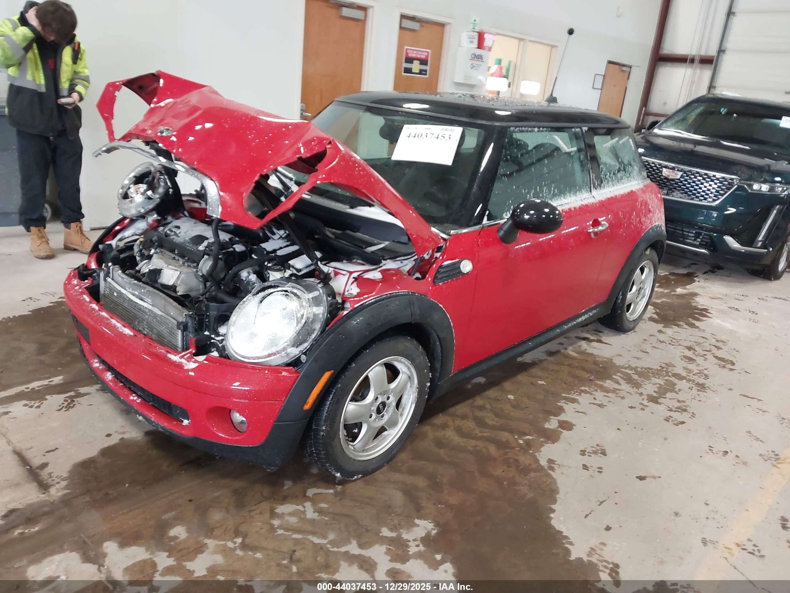 MINI COOPER image 2
