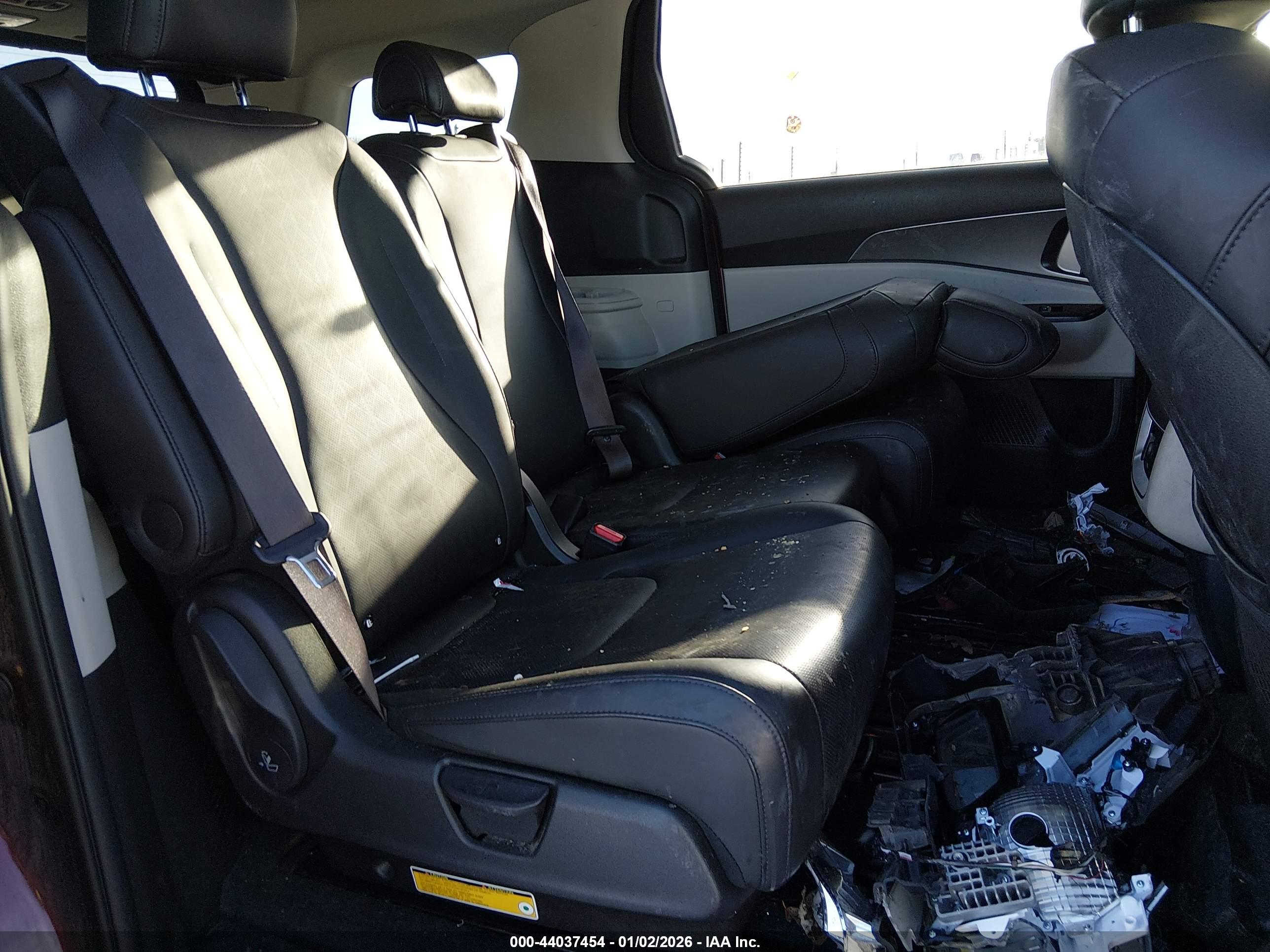 KIA CARNIVAL image 8