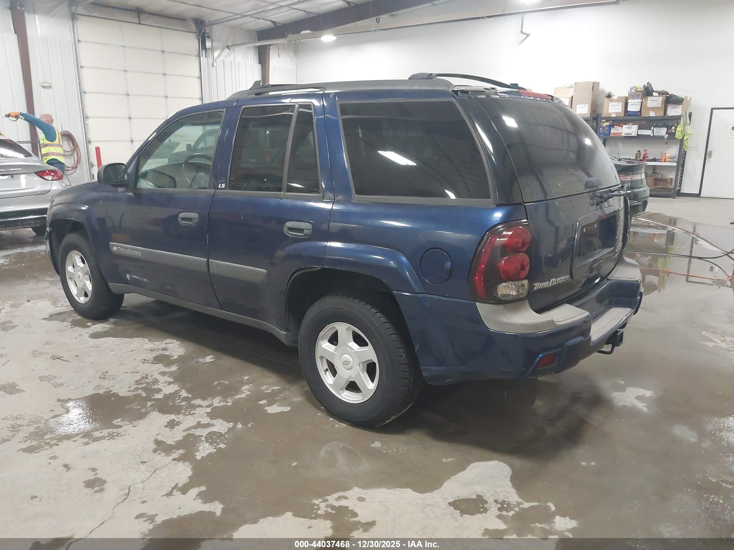 CHEVROLET TRAILBLAZER image 3