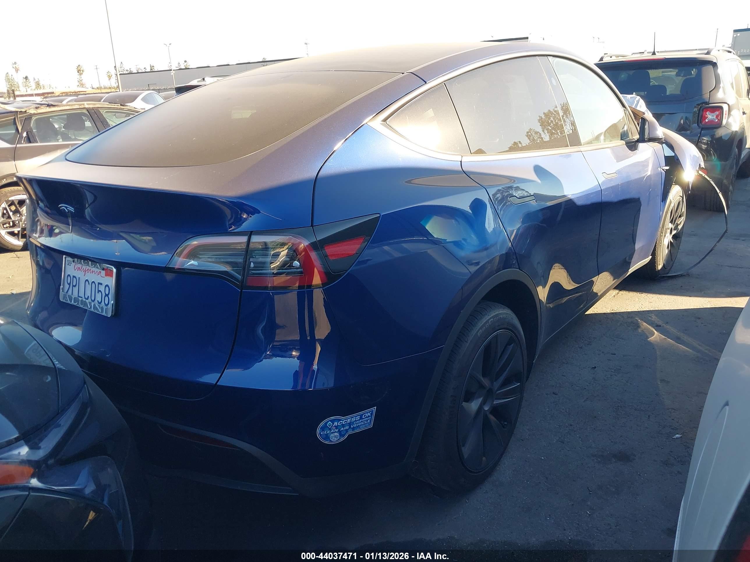 TESLA MODEL image 4