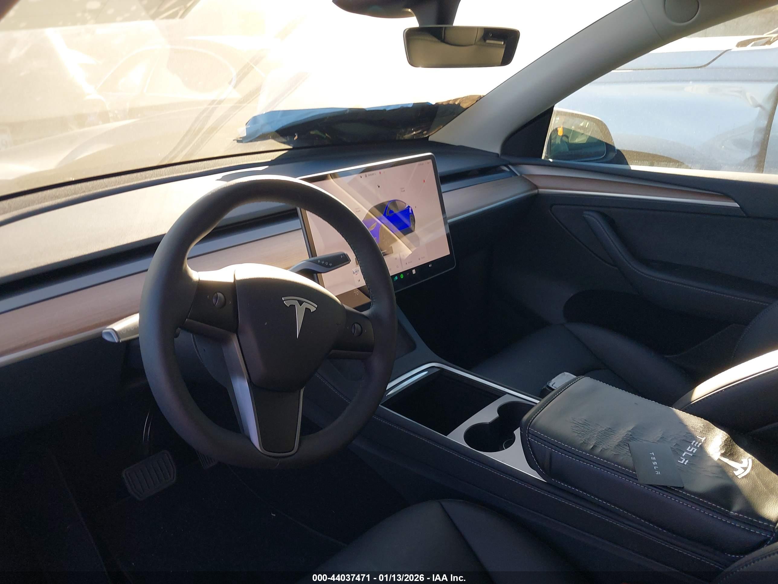 TESLA MODEL image 5