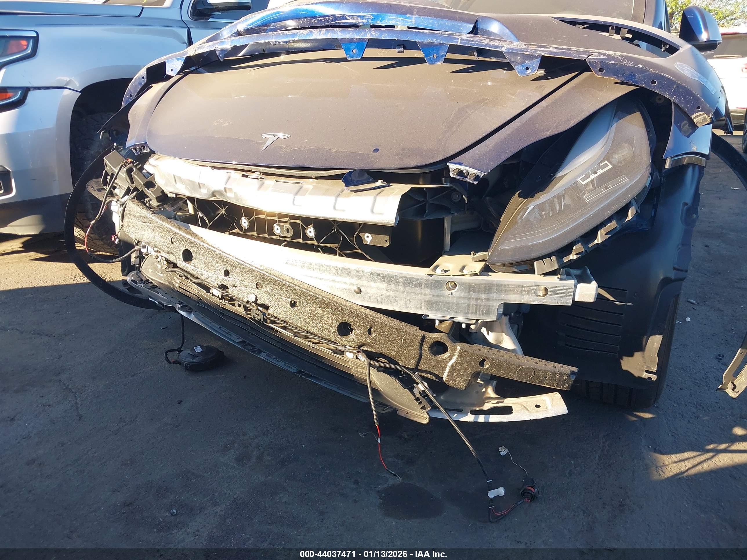 TESLA MODEL image 6