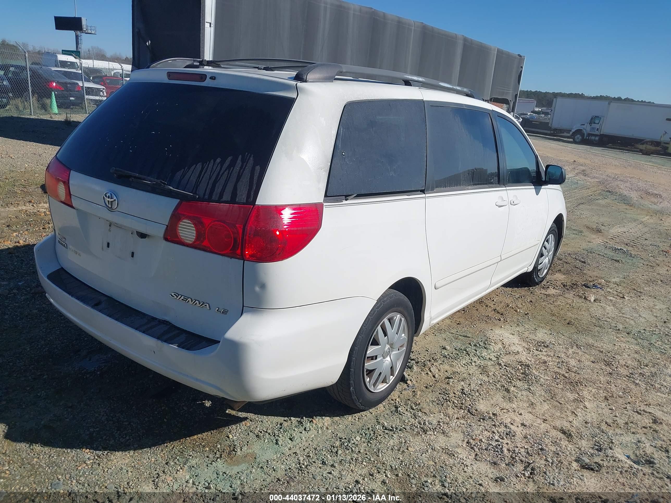 TOYOTA SIENNA image 4