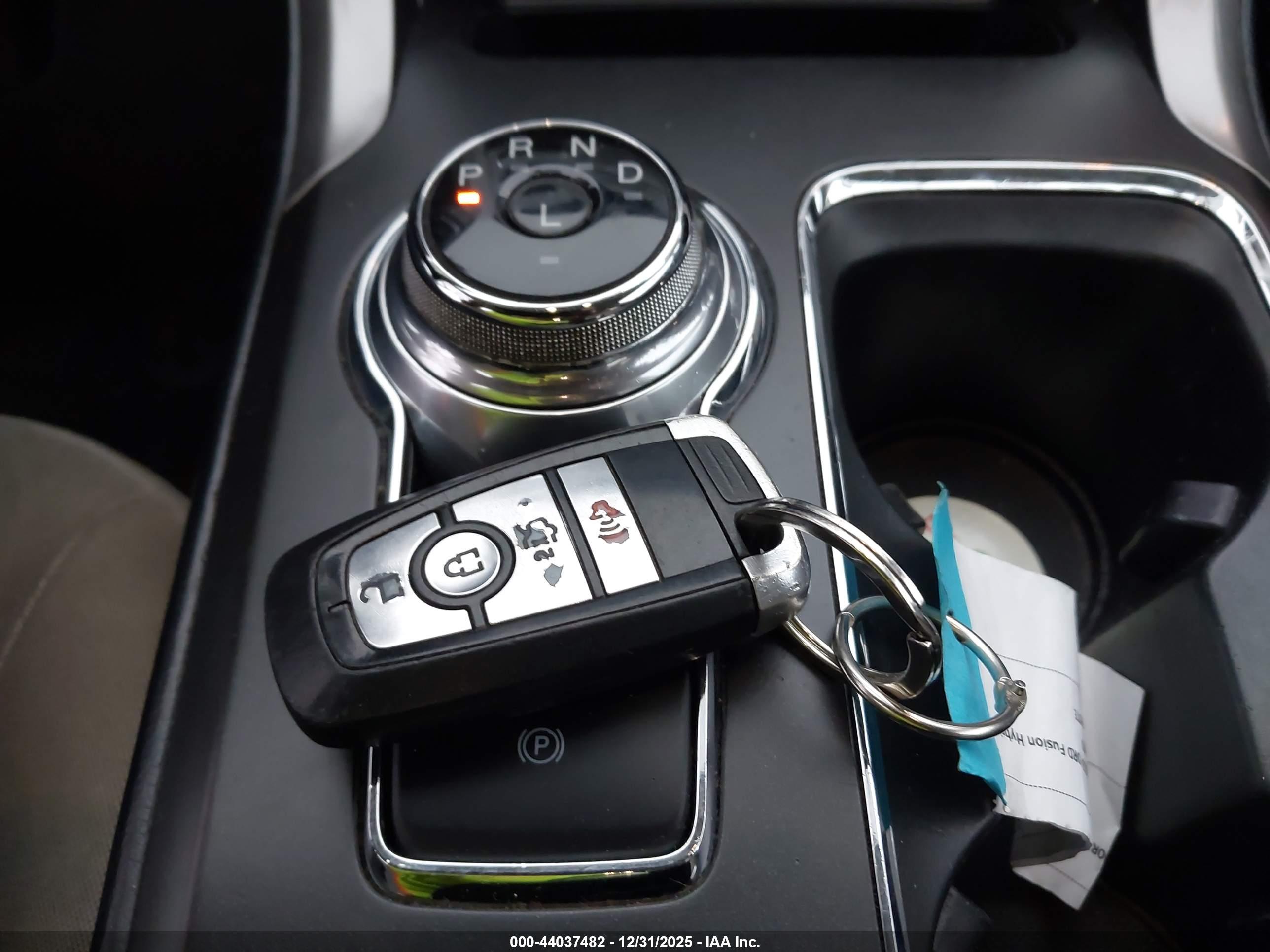 FORD FUSION image 11