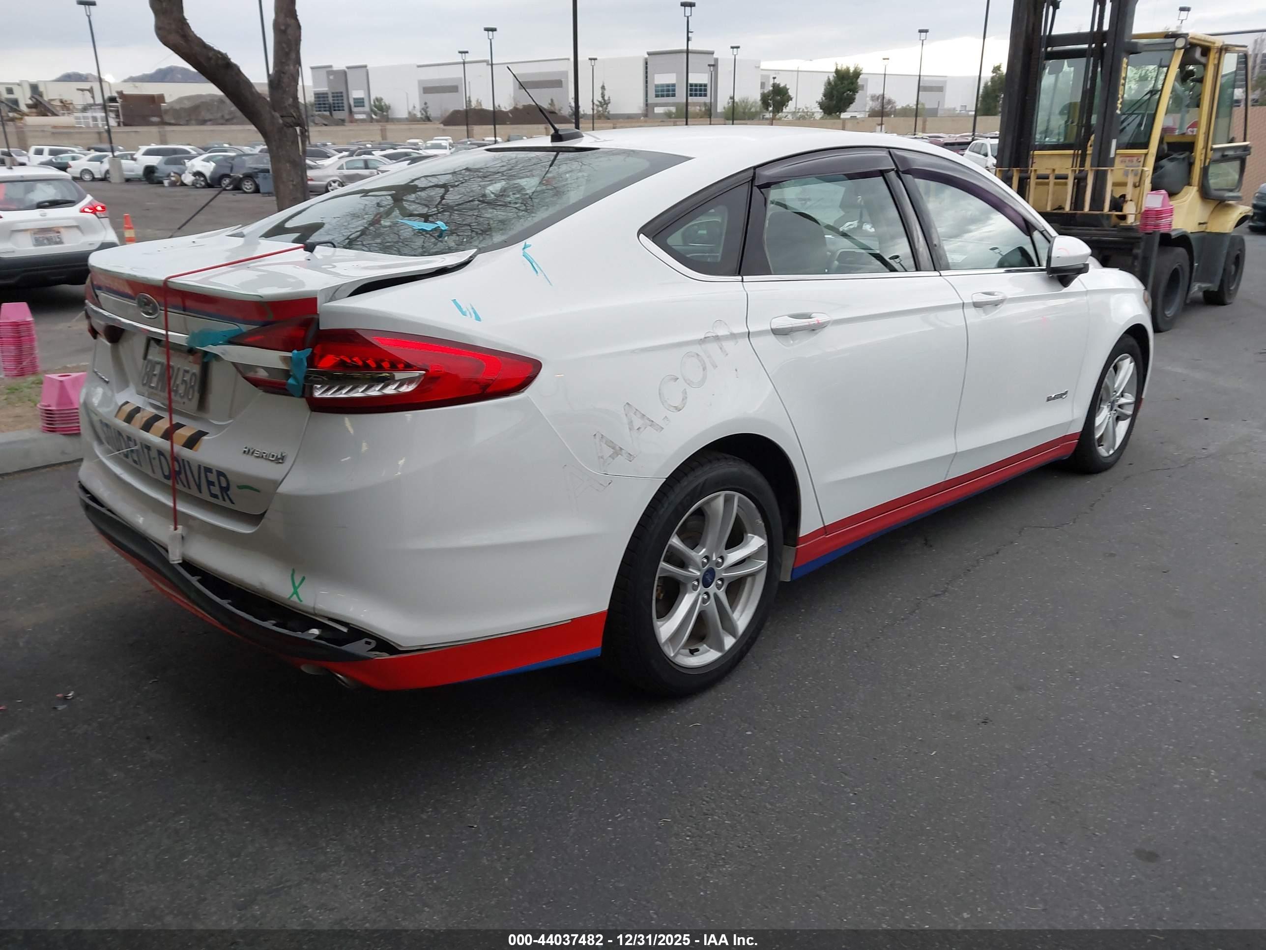FORD FUSION image 4