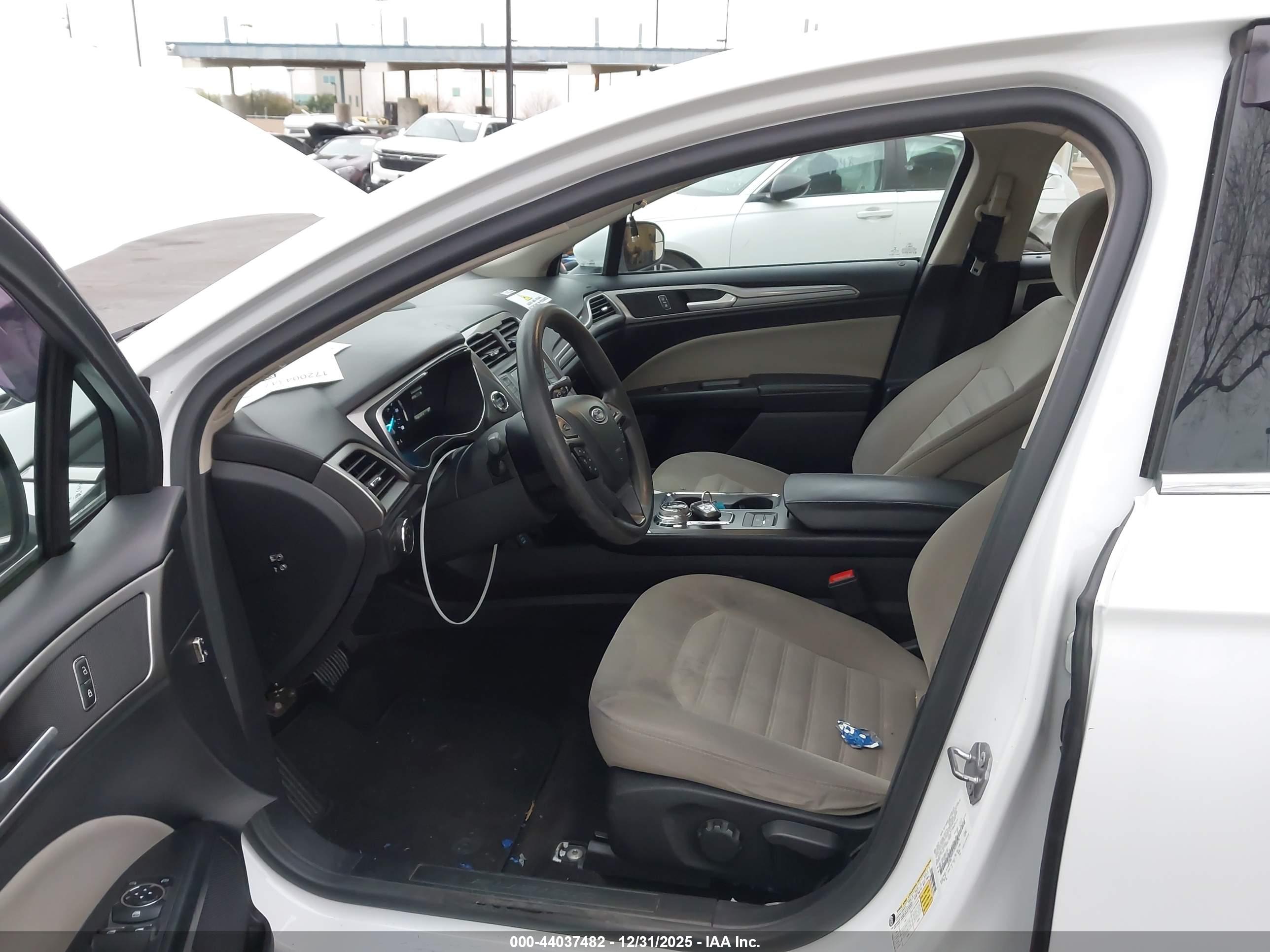 FORD FUSION image 5