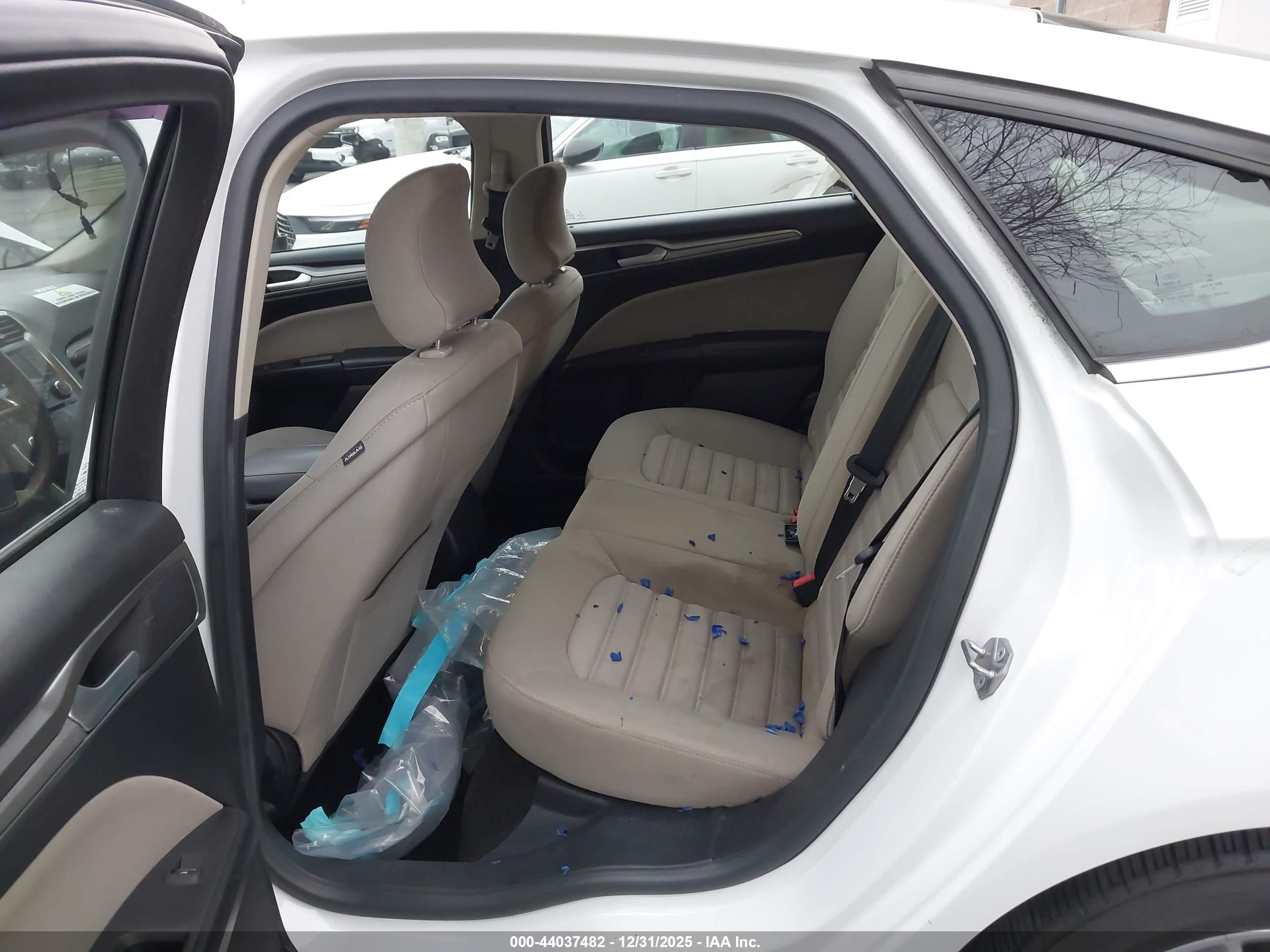FORD FUSION image 8